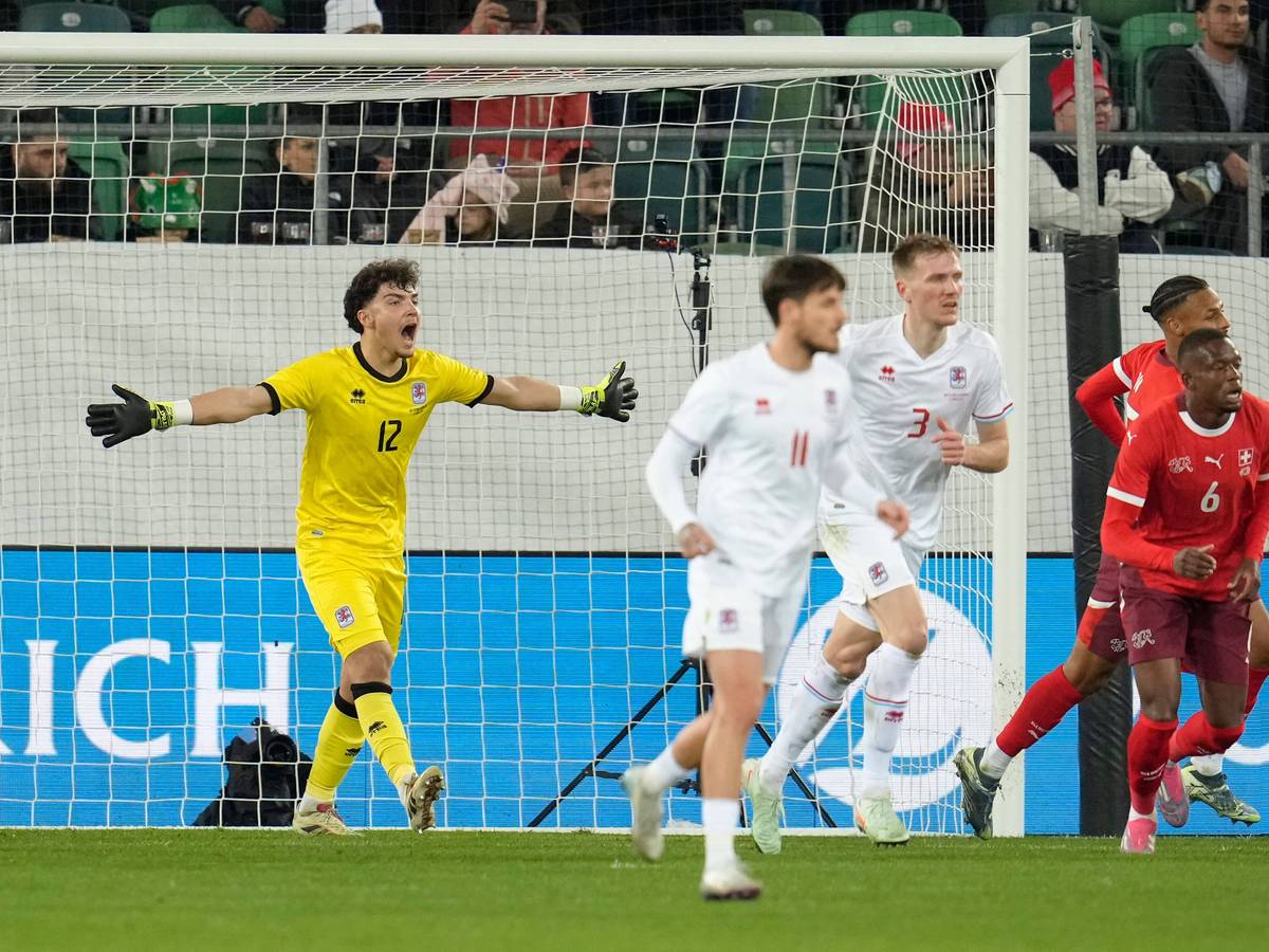 Tiago Pereira Cardoso gibt seiner Abwehr lautstarkes Feedback.