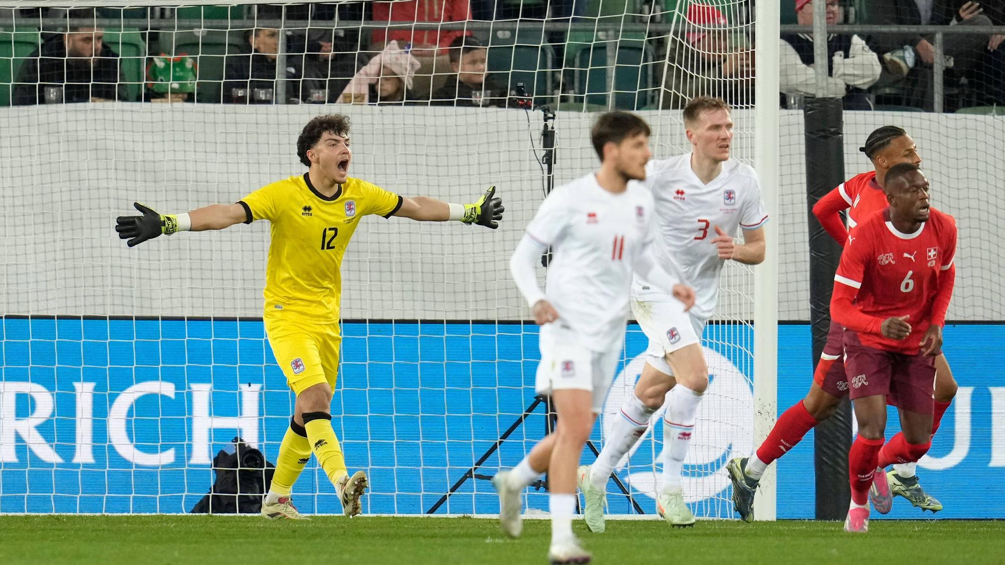 Tiago Pereira Cardoso gibt seiner Abwehr lautstarkes Feedback.