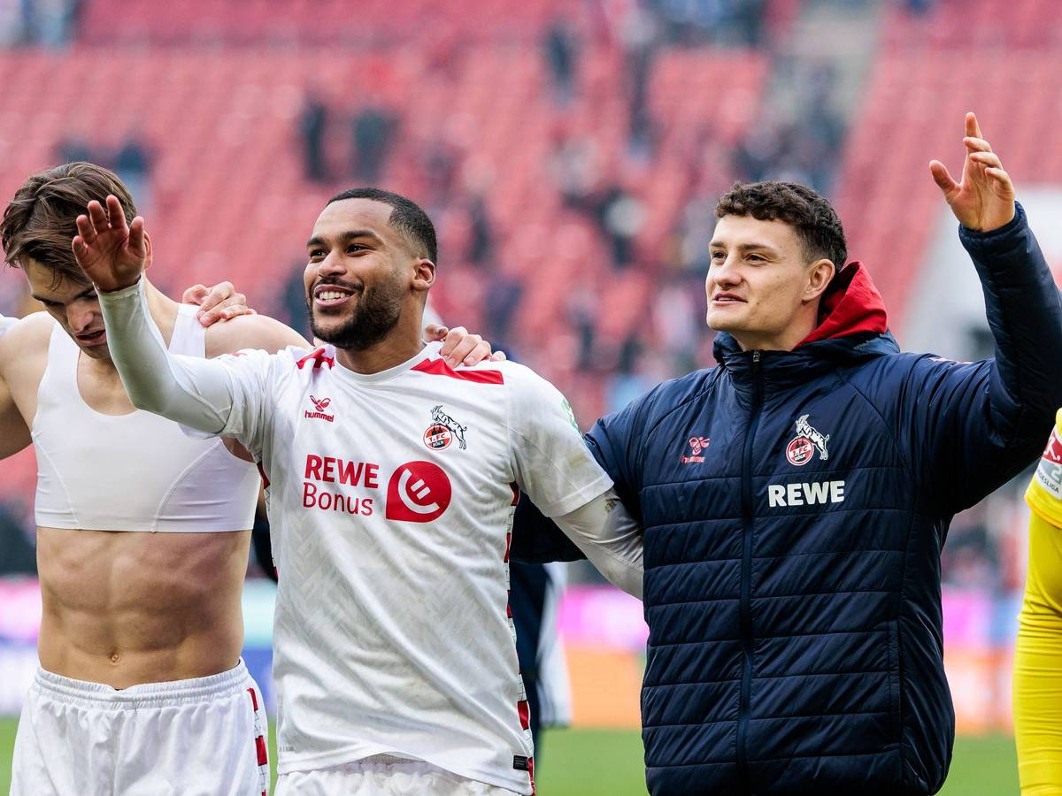 Die Kölnspieler jubeln nach einem Heimsieg.