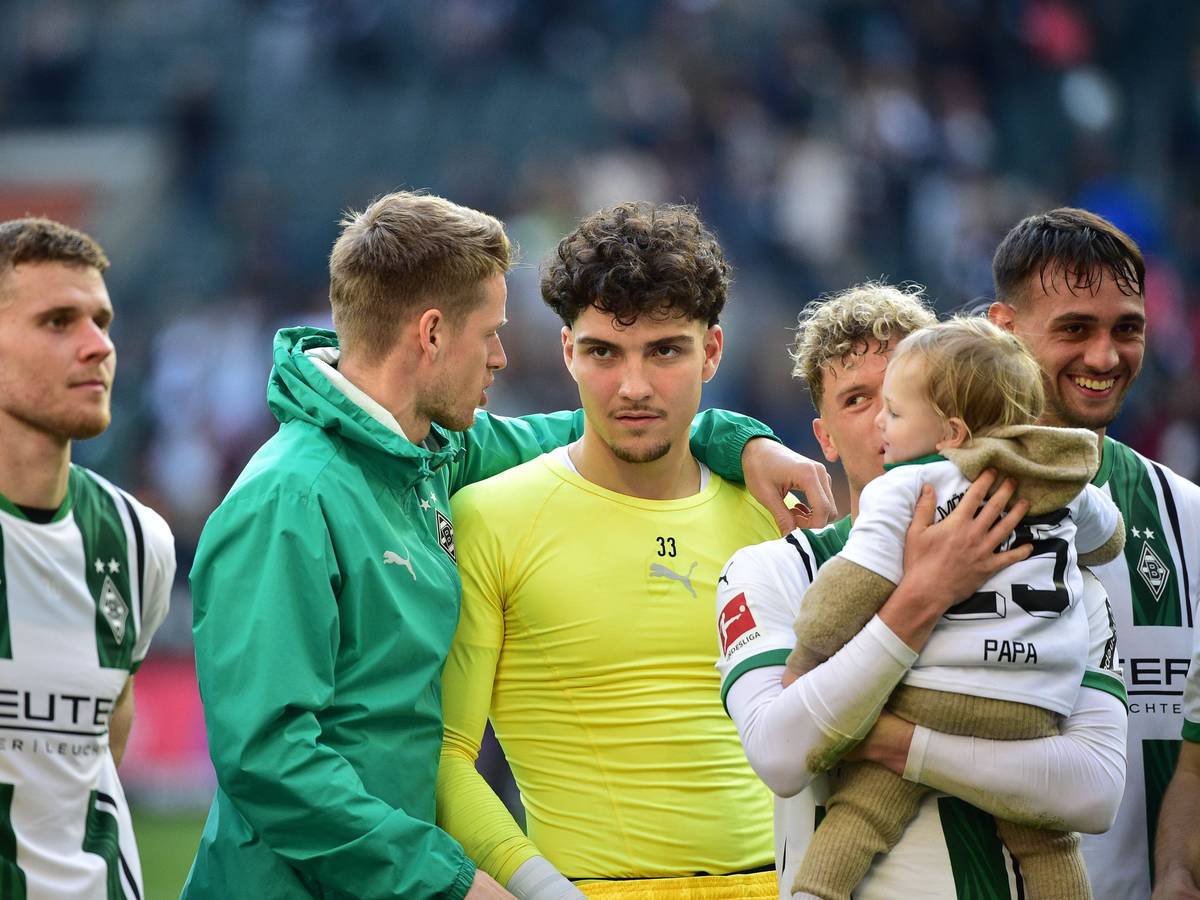 Spieler von Borussia Mönchengladbach bei den Fans.