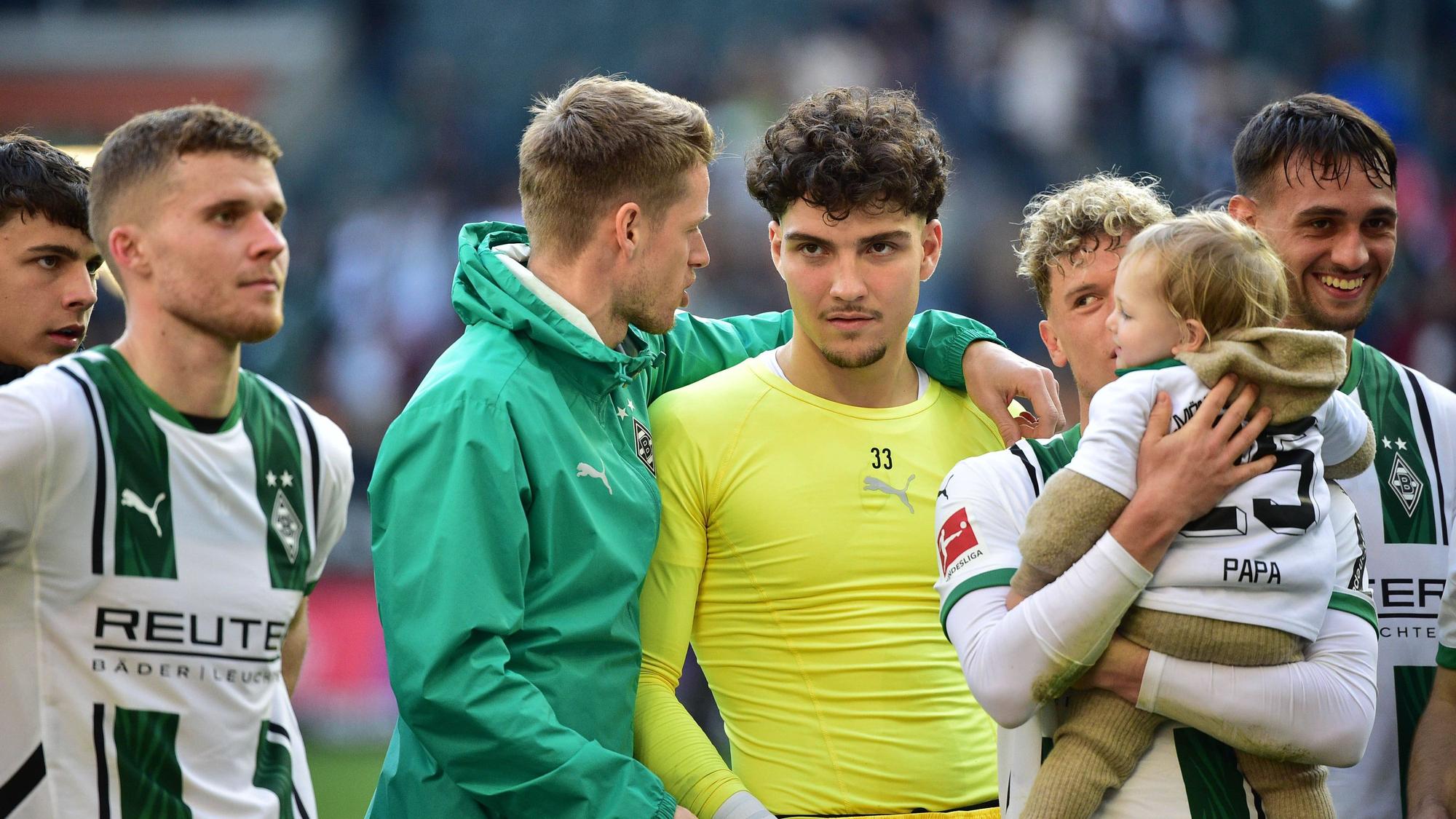 Spieler von Borussia Mönchengladbach bei den Fans.