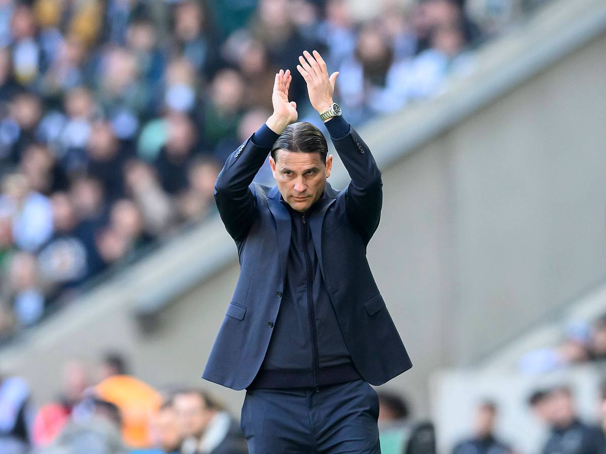 Gerardo Seoane klatscht.