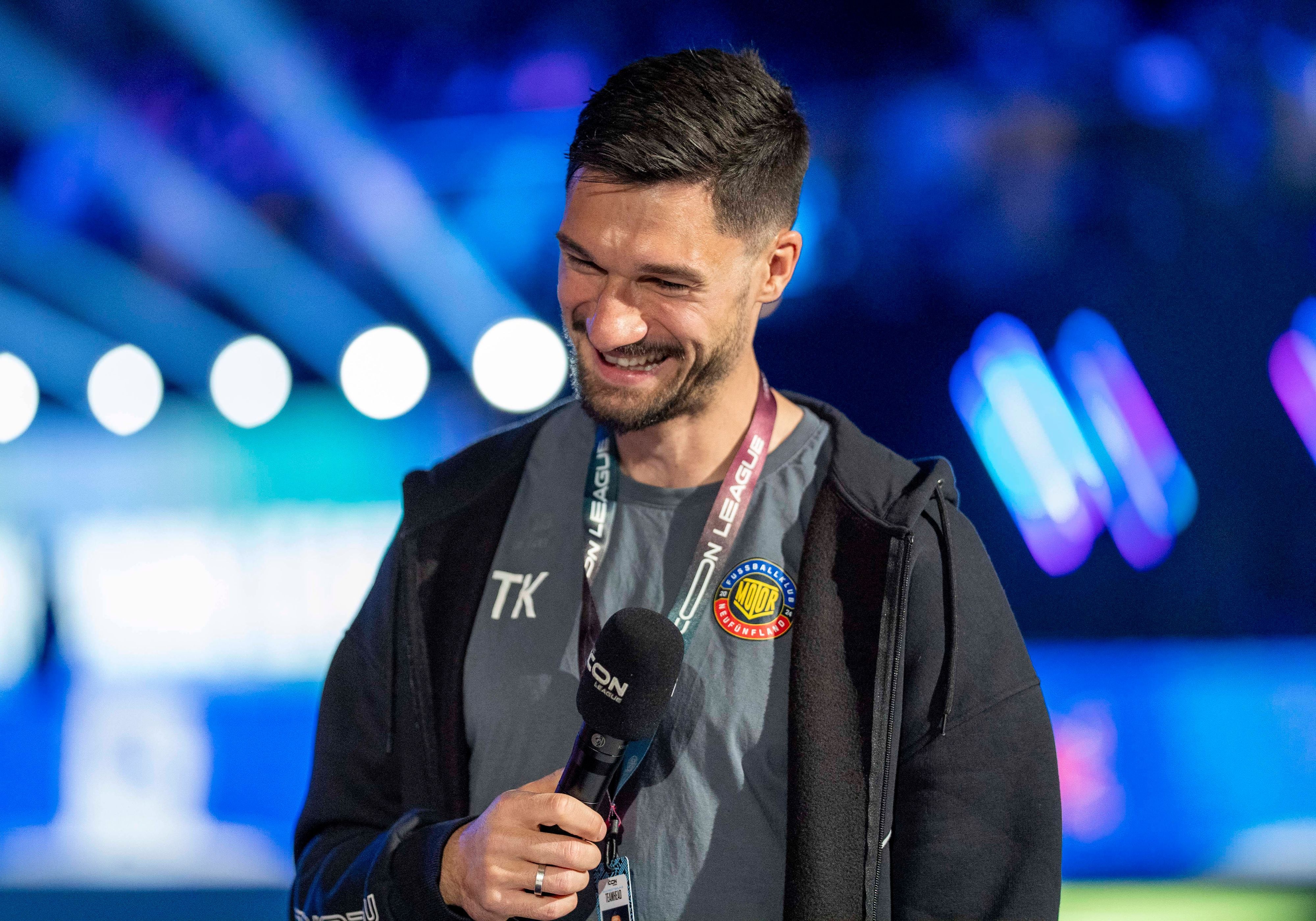 Tim Kleindienst bei der Icon League als Teammanager des Teams Neufünfland.