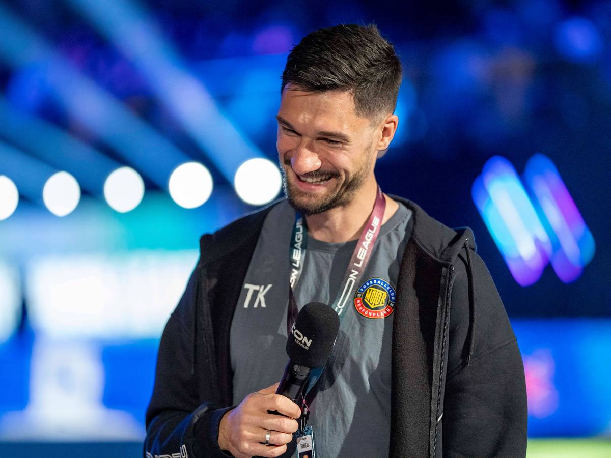 Tim Kleindienst bei der Icon League als Teammanager des Teams Neufünfland.