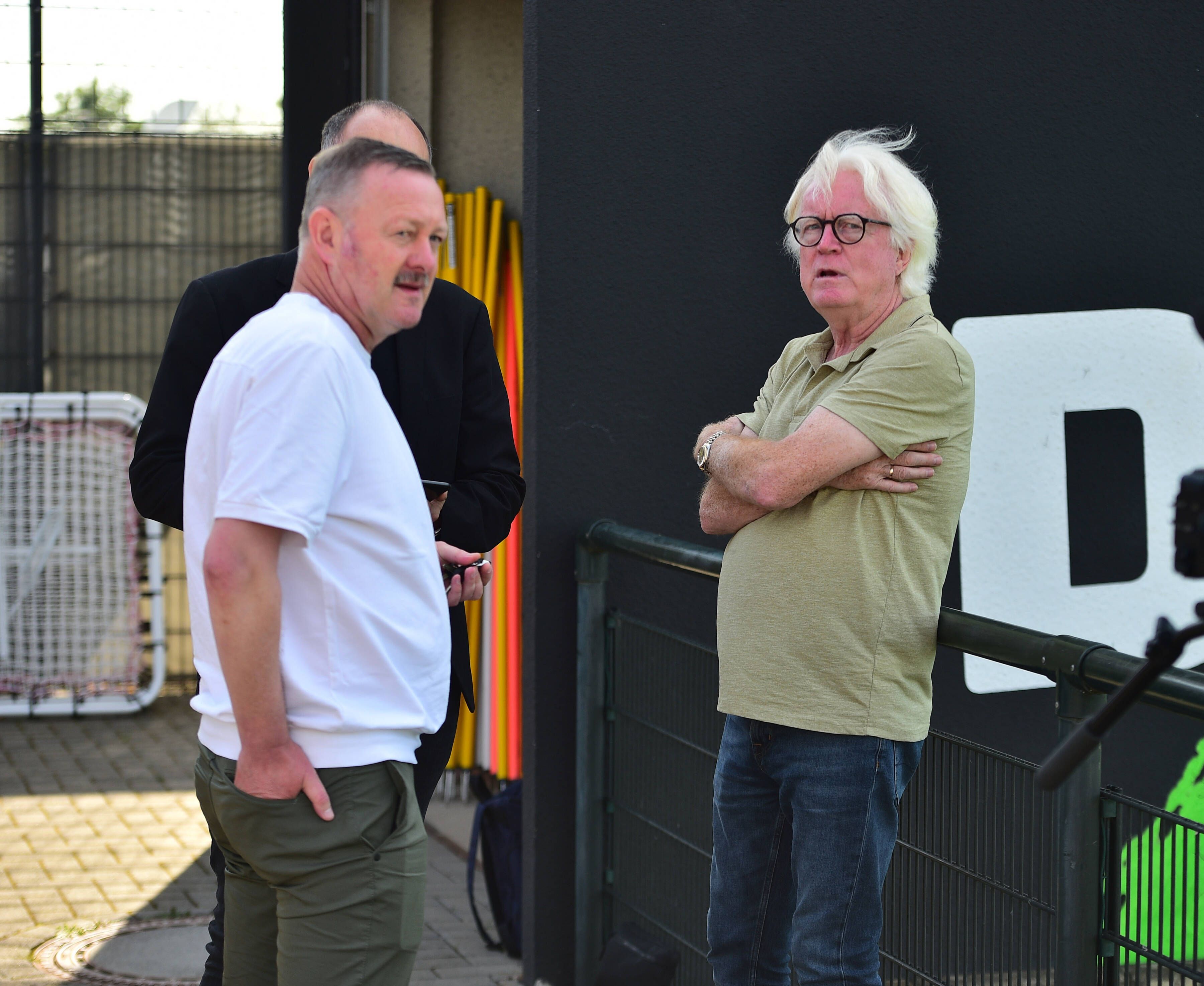 Roland Virkus und Winfried Schäfer im Gespräch.