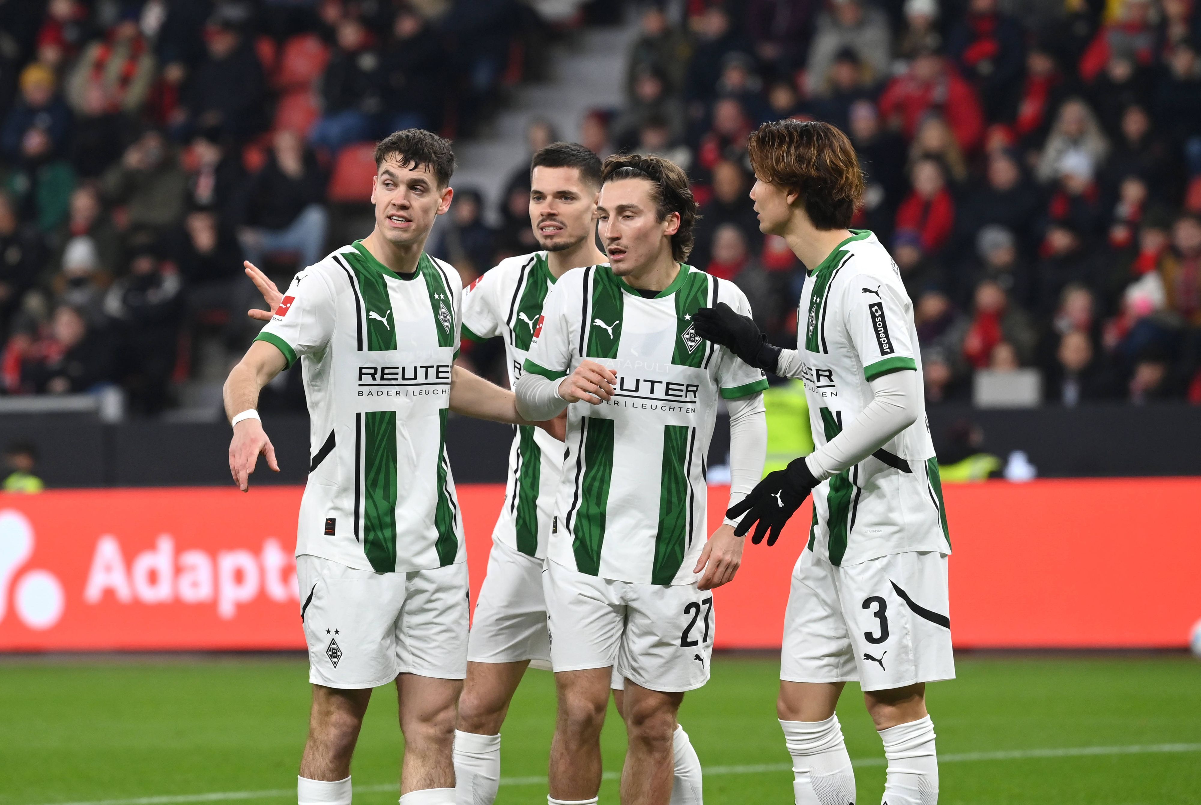 Spieler von Borussia Mönchengladbach beim Spiel gegen Bayer Leverkusen.