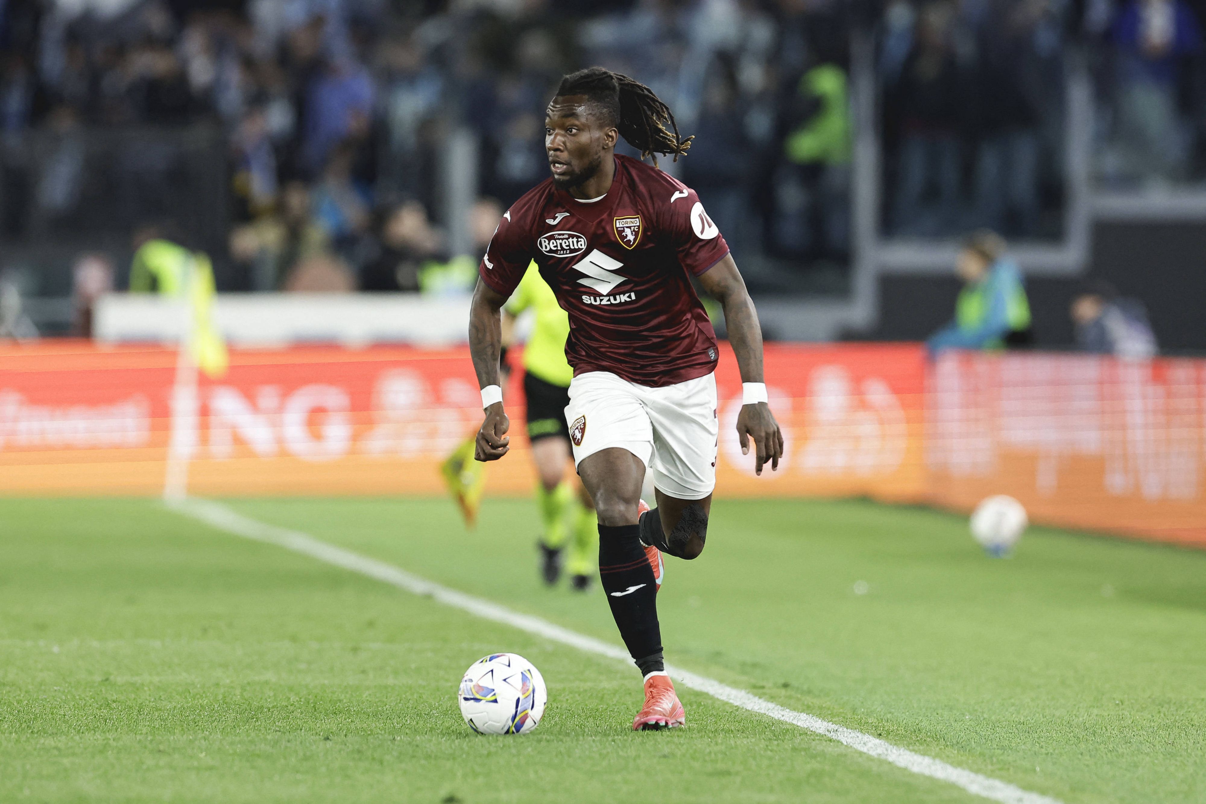 Yann Karamoh dribbelt auf der Außenbahn.