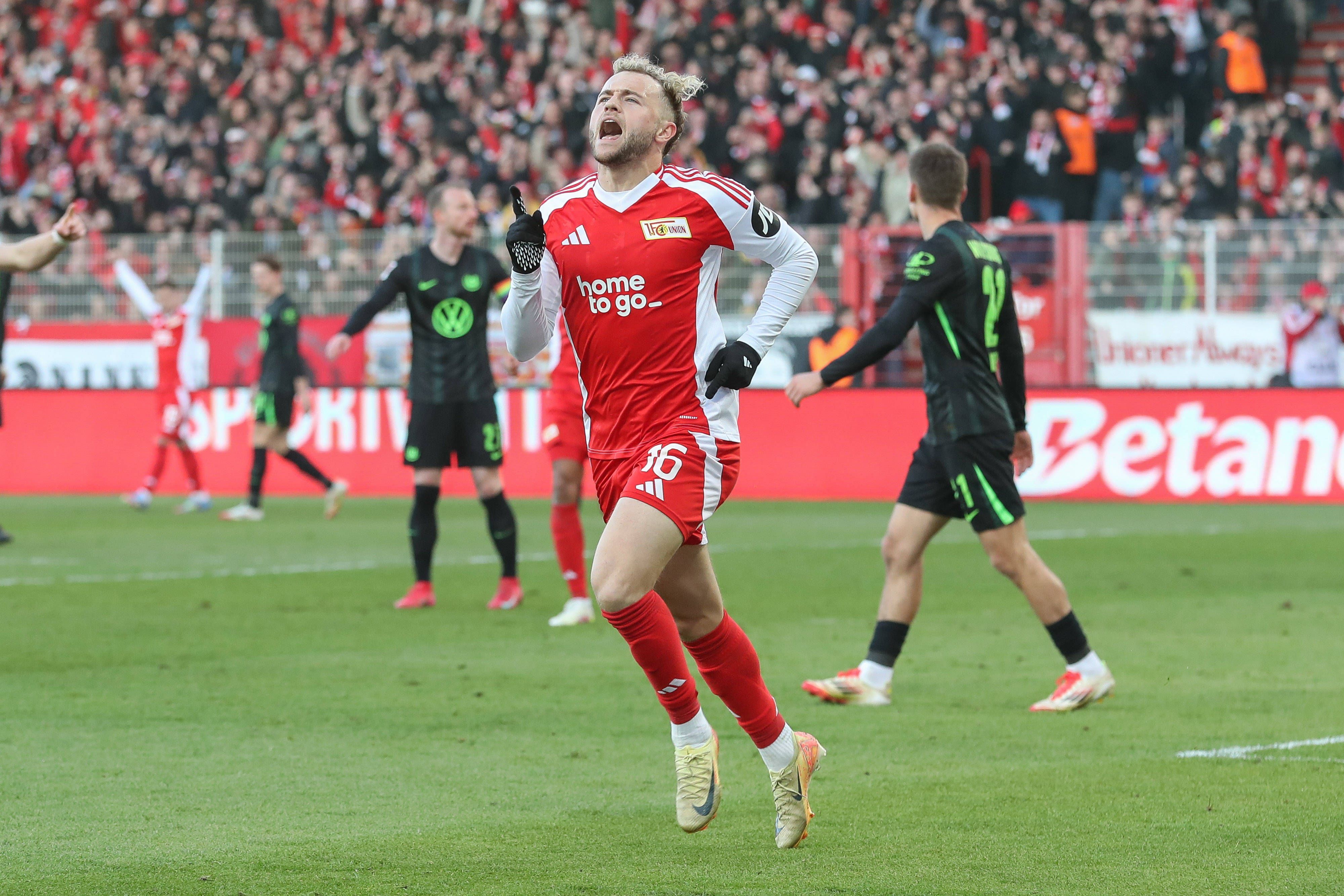 Benedict Hollerbach freut sich über ein Union-Tor.