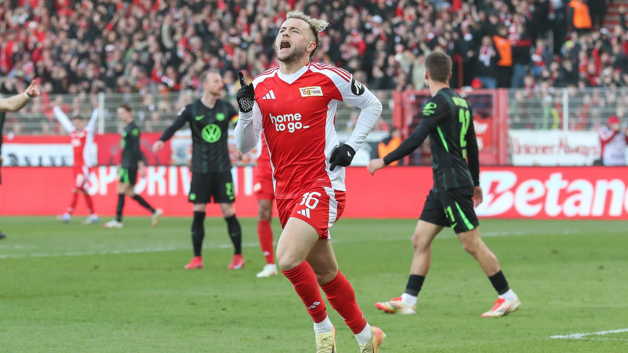 Benedict Hollerbach freut sich über ein Union-Tor.