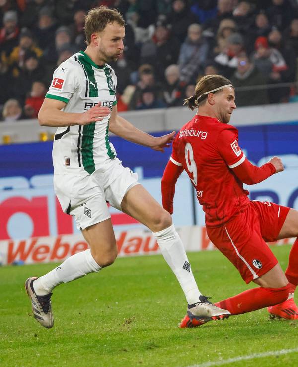 In der Hinrunde am 30. November 2024 hatten die Fohlen wenig gegen Freiburg auszurichten. Hier netzt Lucas Höler zum Endstand von 1:3 ein.