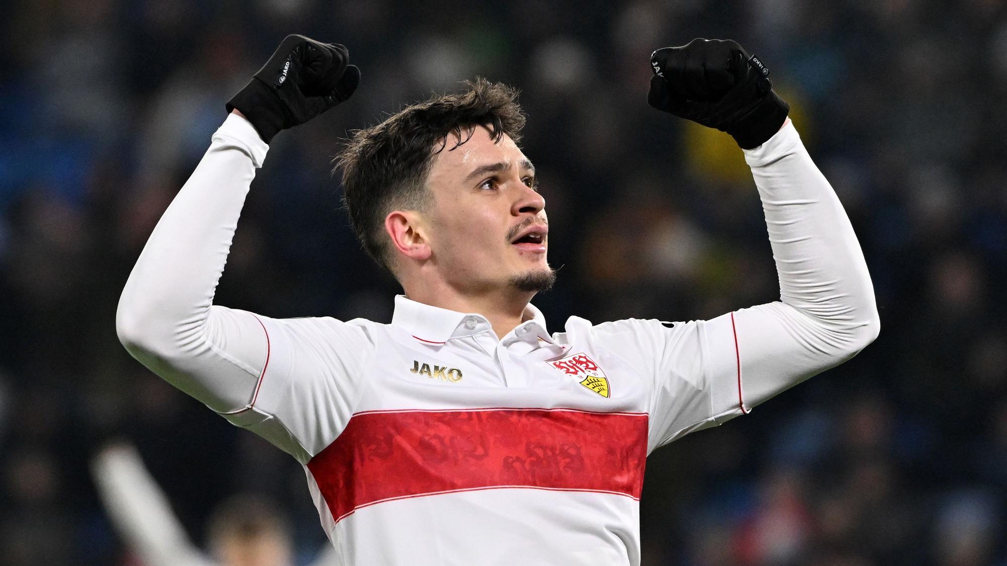 Fabian Rieder bejubelt einen Treffer für den VfB Stuttgart.