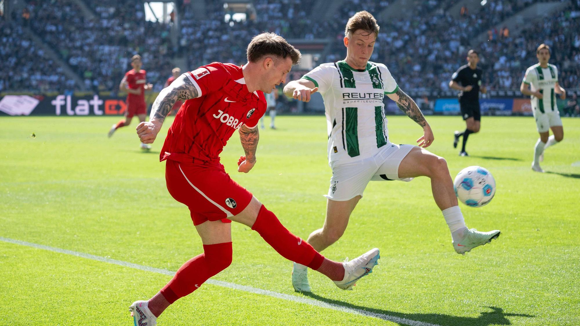Luca Netz in einem Zweikampf.