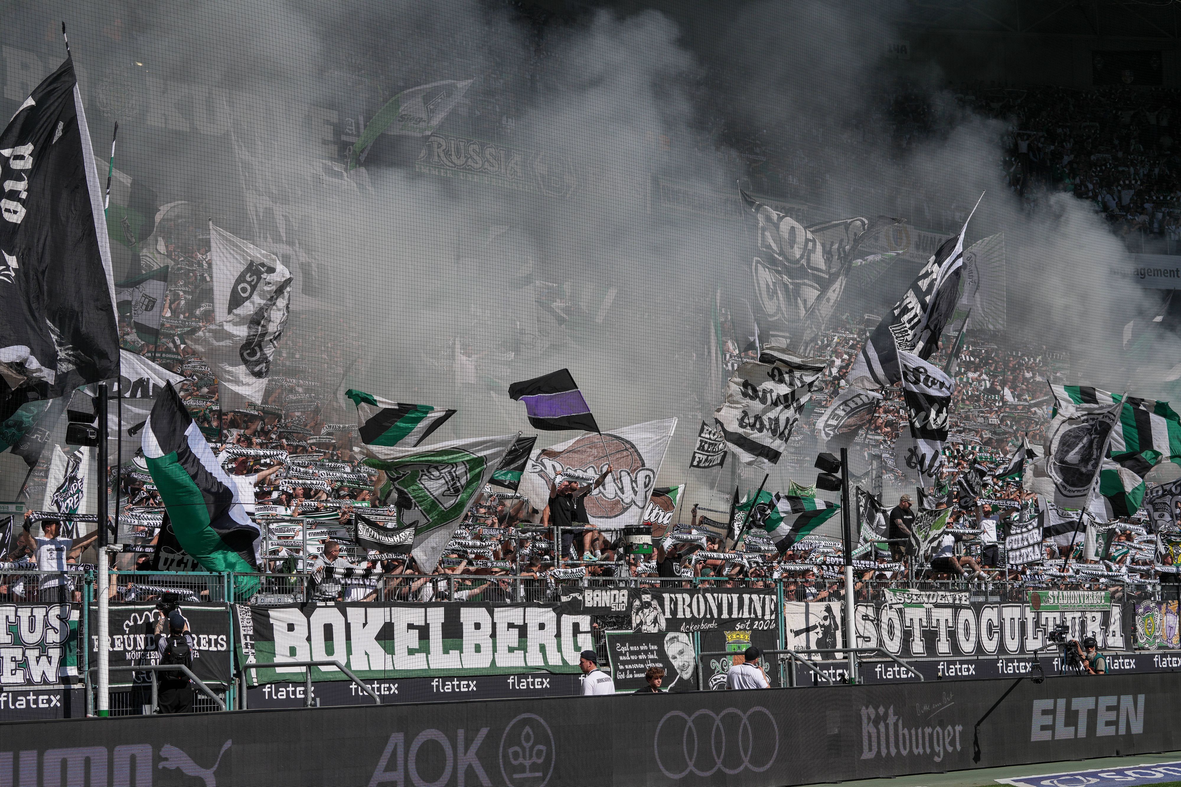 Nordkurve im Borussia-Park beim Spiel gegen den SC Freiburg am 12. April 2025..