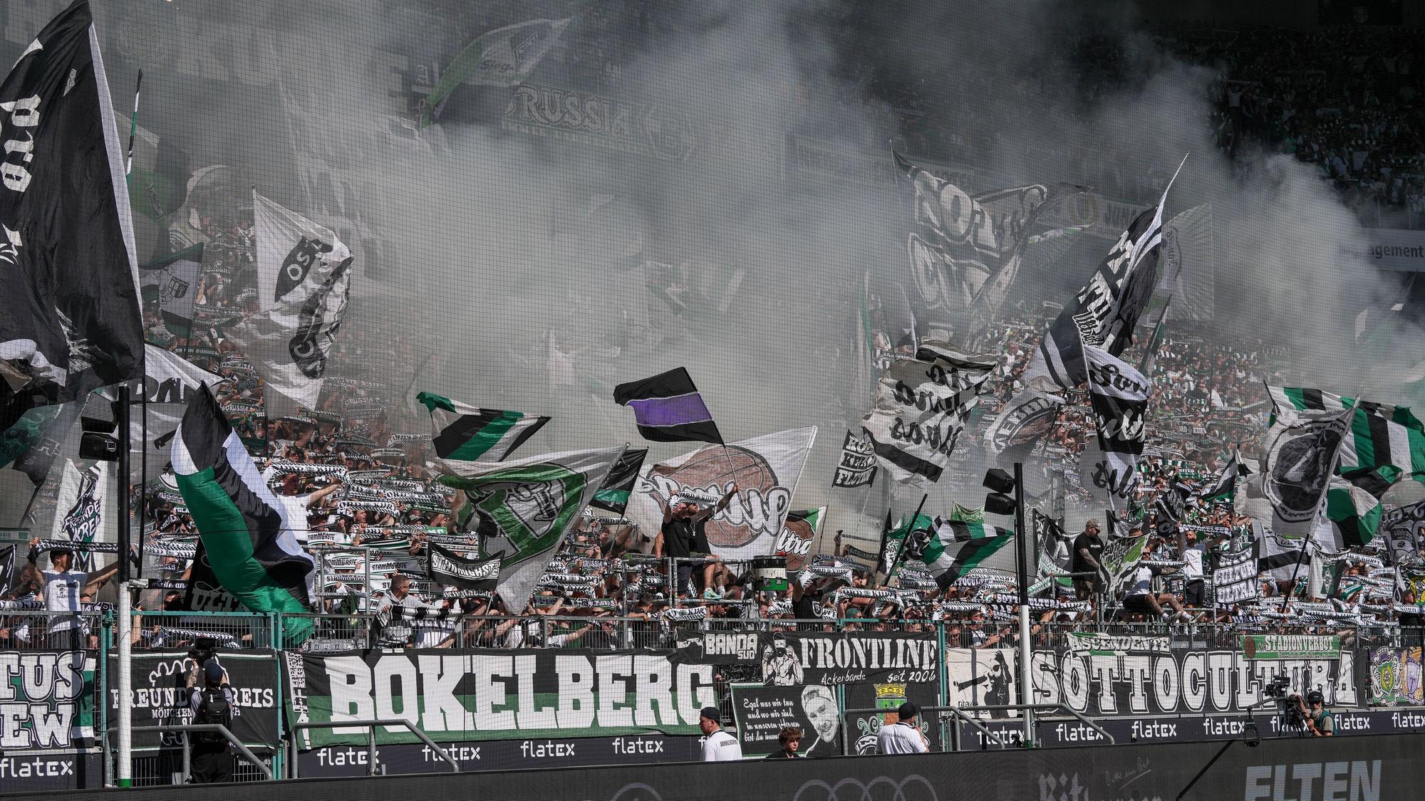 Nordkurve im Borussia-Park beim Spiel gegen den SC Freiburg am 12. April 2025..