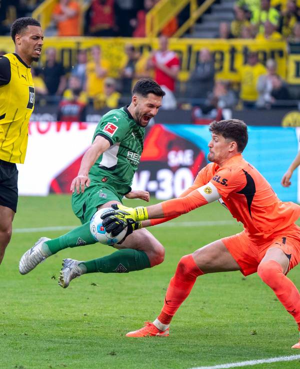 Tim Kleindienst im Zweikampf.