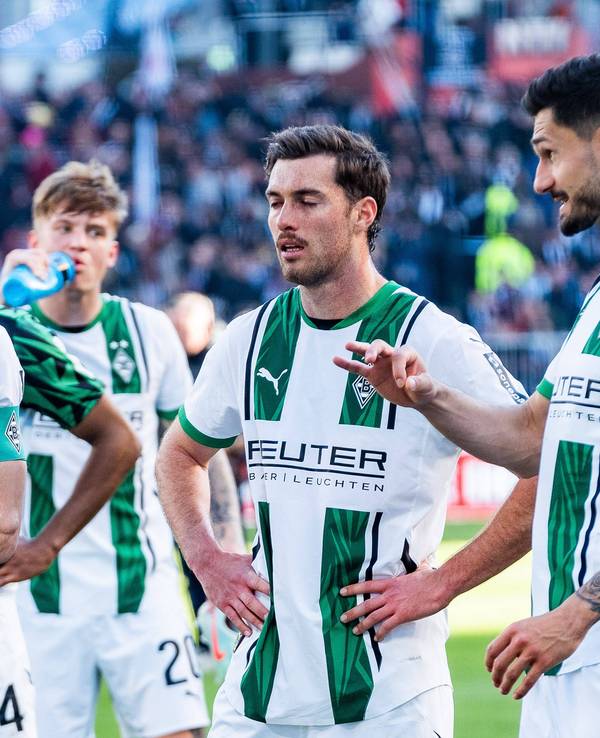 Julian Weigl, Joe Scally und Tim Kleindienst nach dem Unentschieden beim FC St. Pauli.