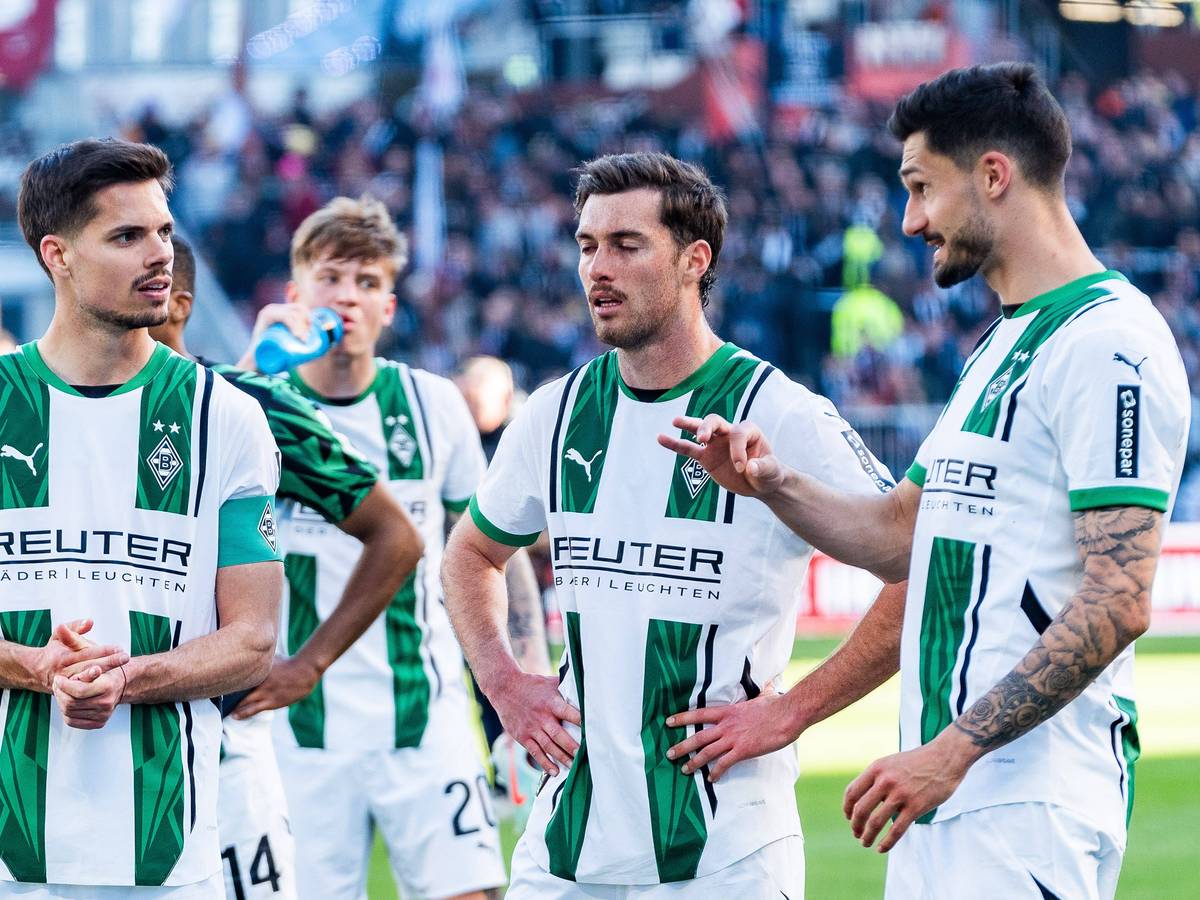 Julian Weigl, Joe Scally und Tim Kleindienst nach dem Unentschieden beim FC St. Pauli.