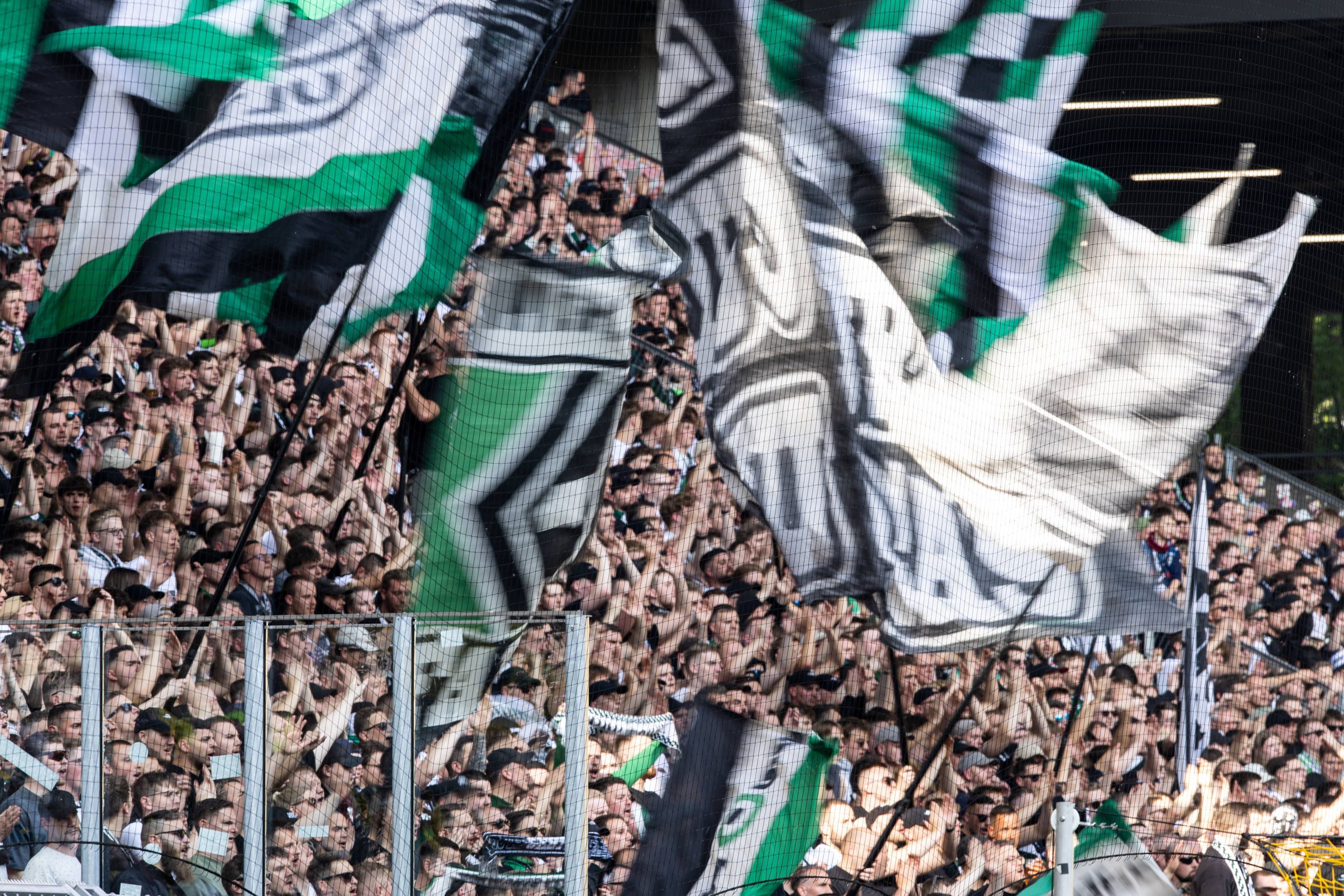 Fans von Borussia Mönchengladbach in Dortmund.