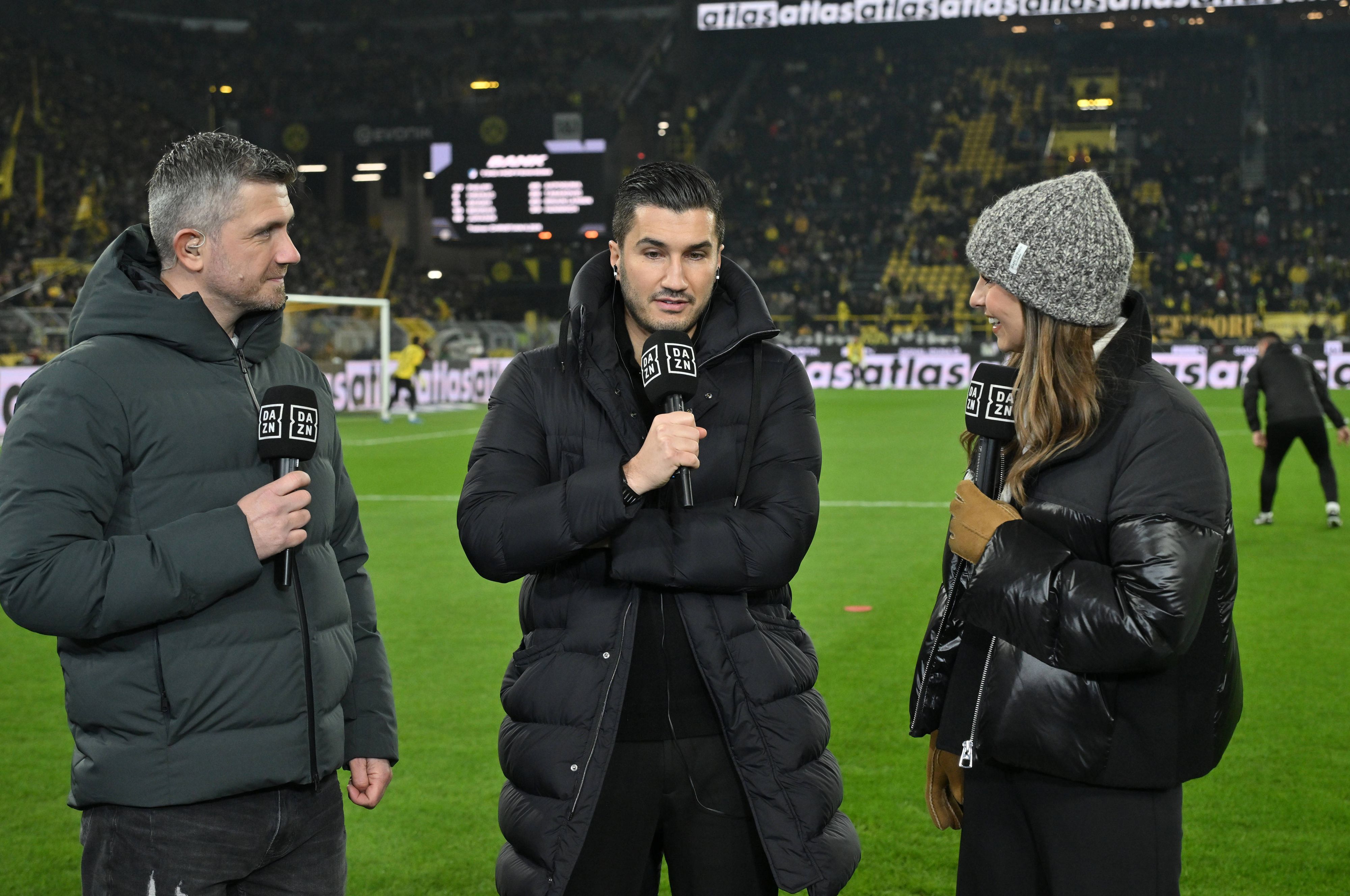 DAZN-Experte Sebastian Kneißl im Gespräch mit Nuri Sahin.