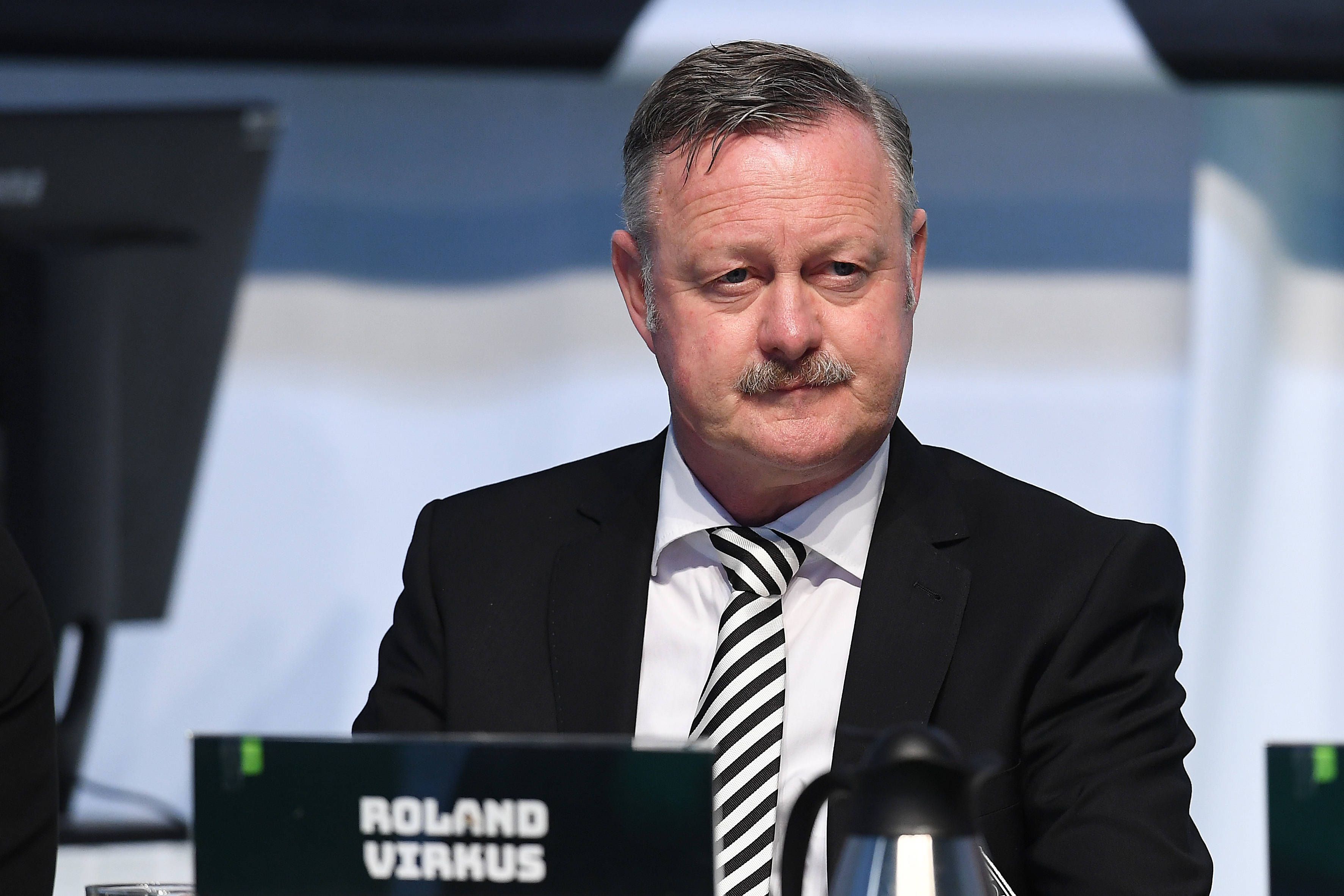 Gladbachs Sportchef Roland Virkus bei der Mitgliederversammlung
