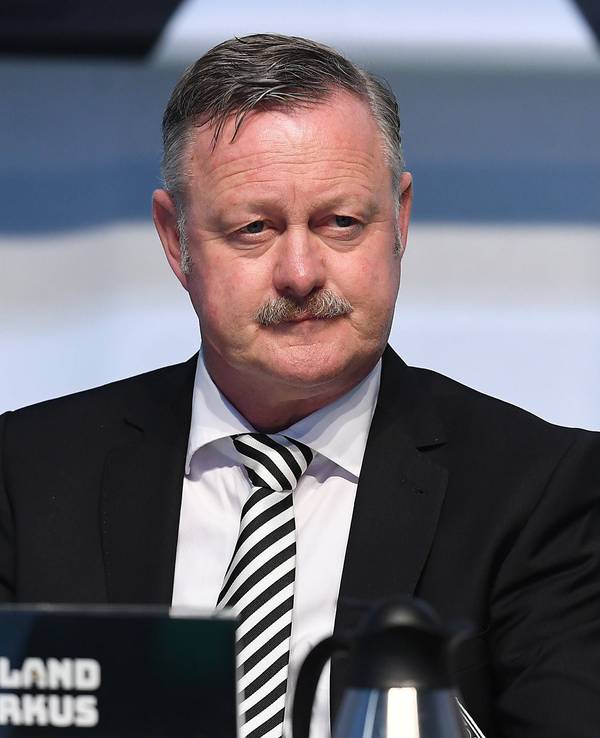 Gladbachs Sportchef Roland Virkus bei der Mitgliederversammlung