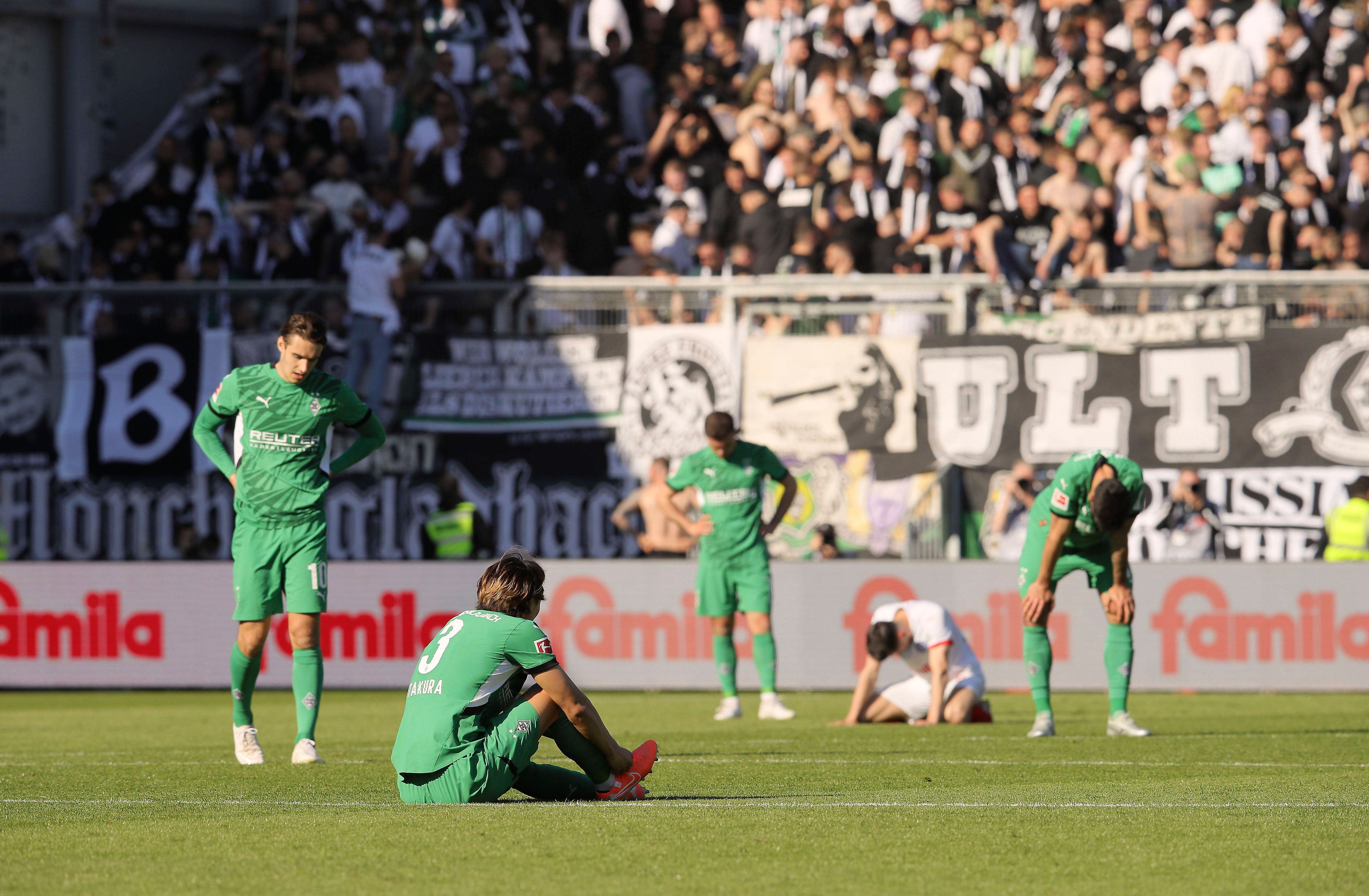 Enttäuschung pur bei den Profis von Borussia Mönchengladbach nach der Niederlage in Kiel.