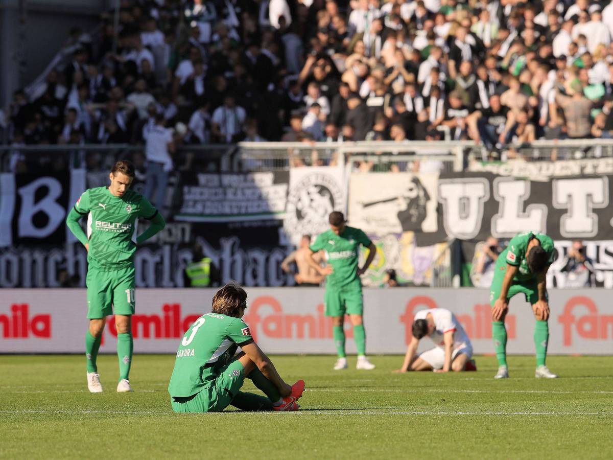 Enttäuschung pur bei den Profis von Borussia Mönchengladbach nach der Niederlage in Kiel.