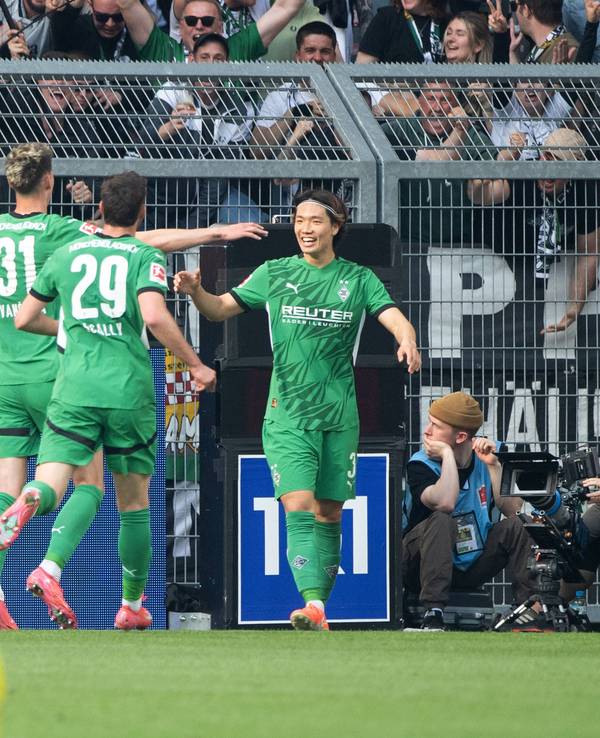 Ko Itakura jubelt nach seinem Tor in Dortmund.