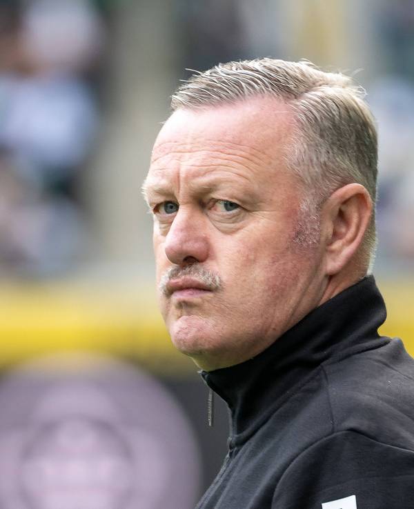 Roland Virkus blickt sich grimmig um.