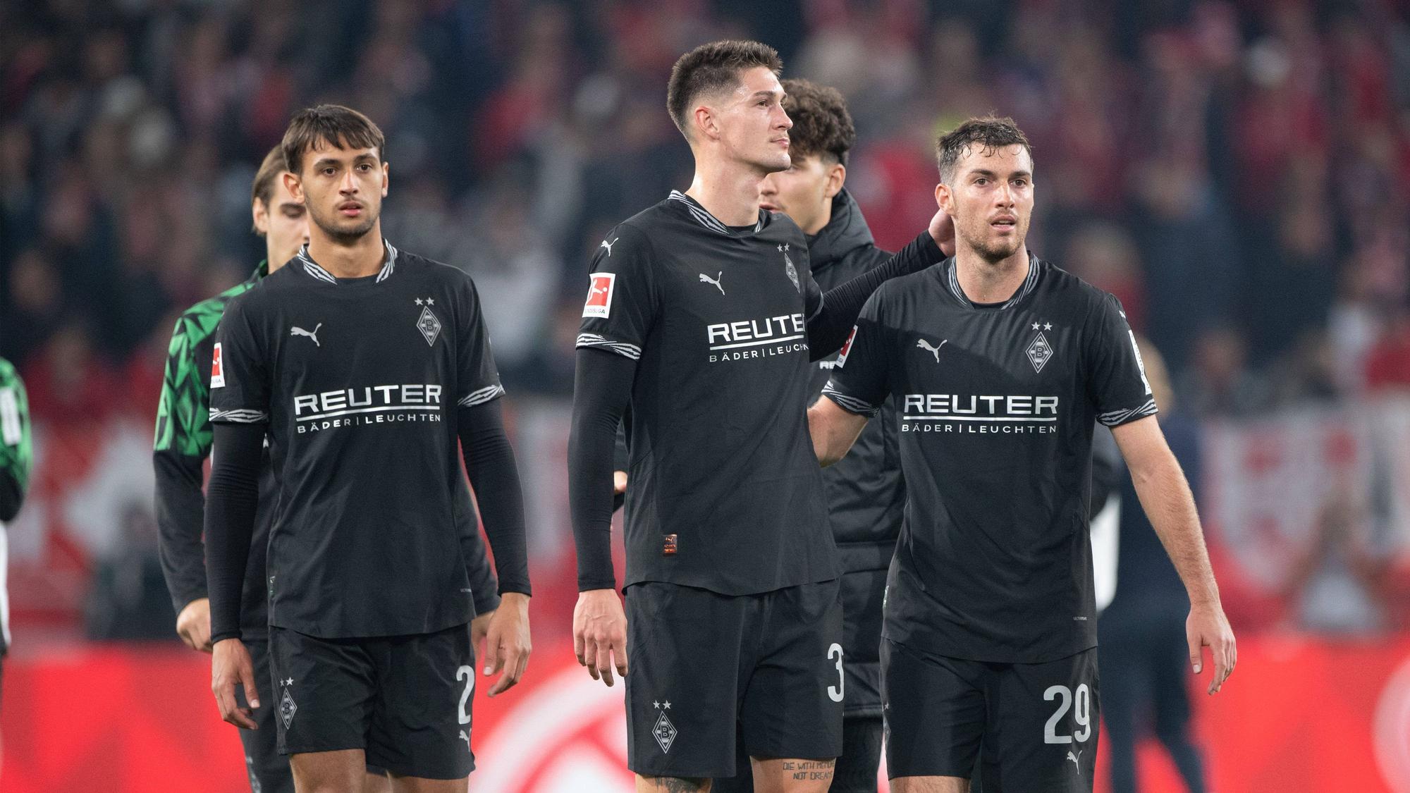 Die Gladbach-Profis sind schlecht gelaunt nach einem Spiel.