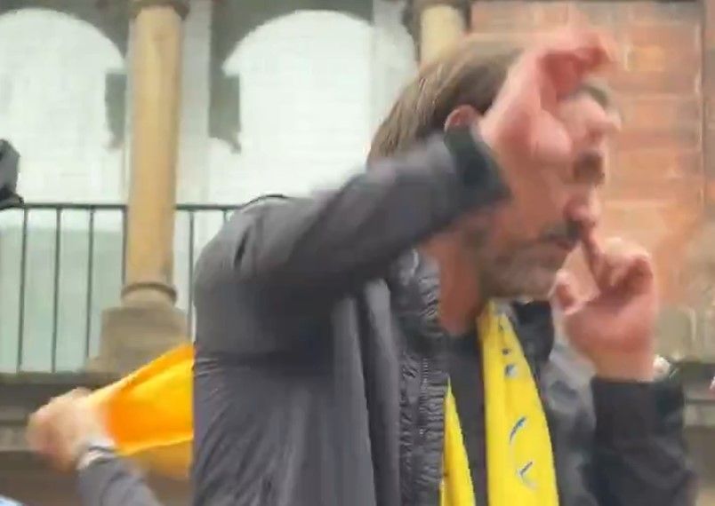 Daniel Farke bei der Siegesparade von Leeds United anlässlich des Aufstiegs.