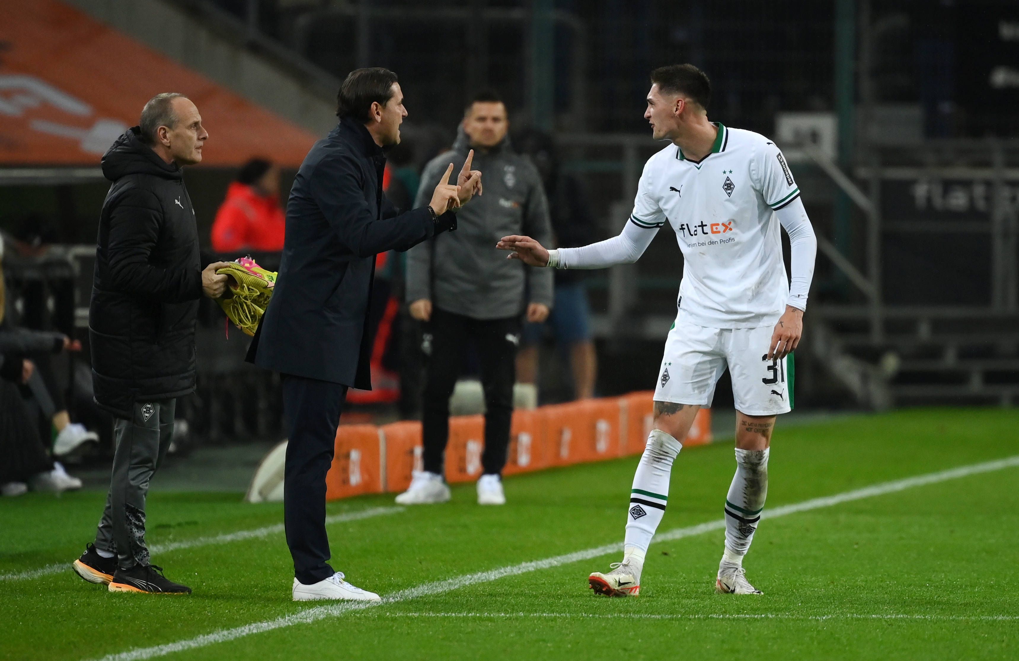 Gerardo Seoane und Tomas Cvancara am Seitenrand.