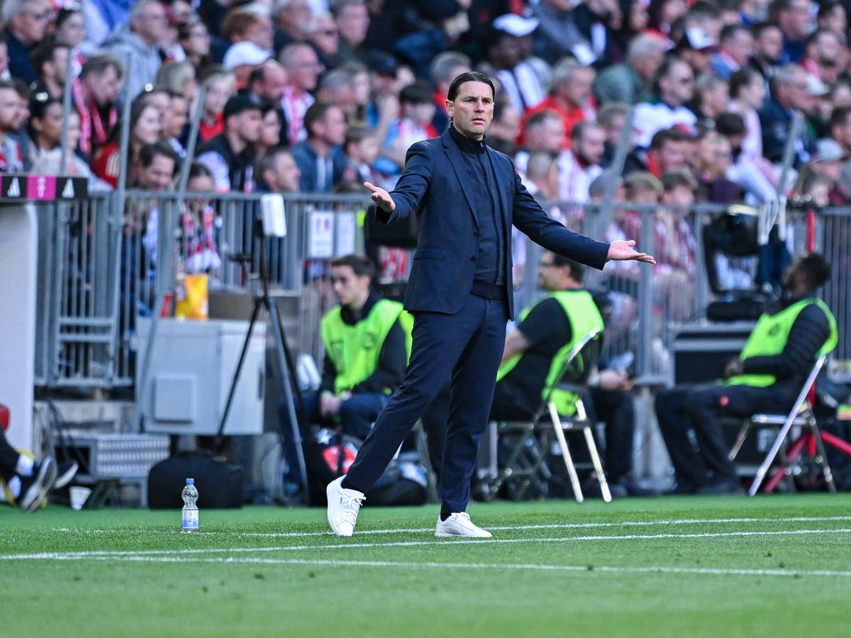 Gerardo Seoane ratlos an der Seitenlinie.