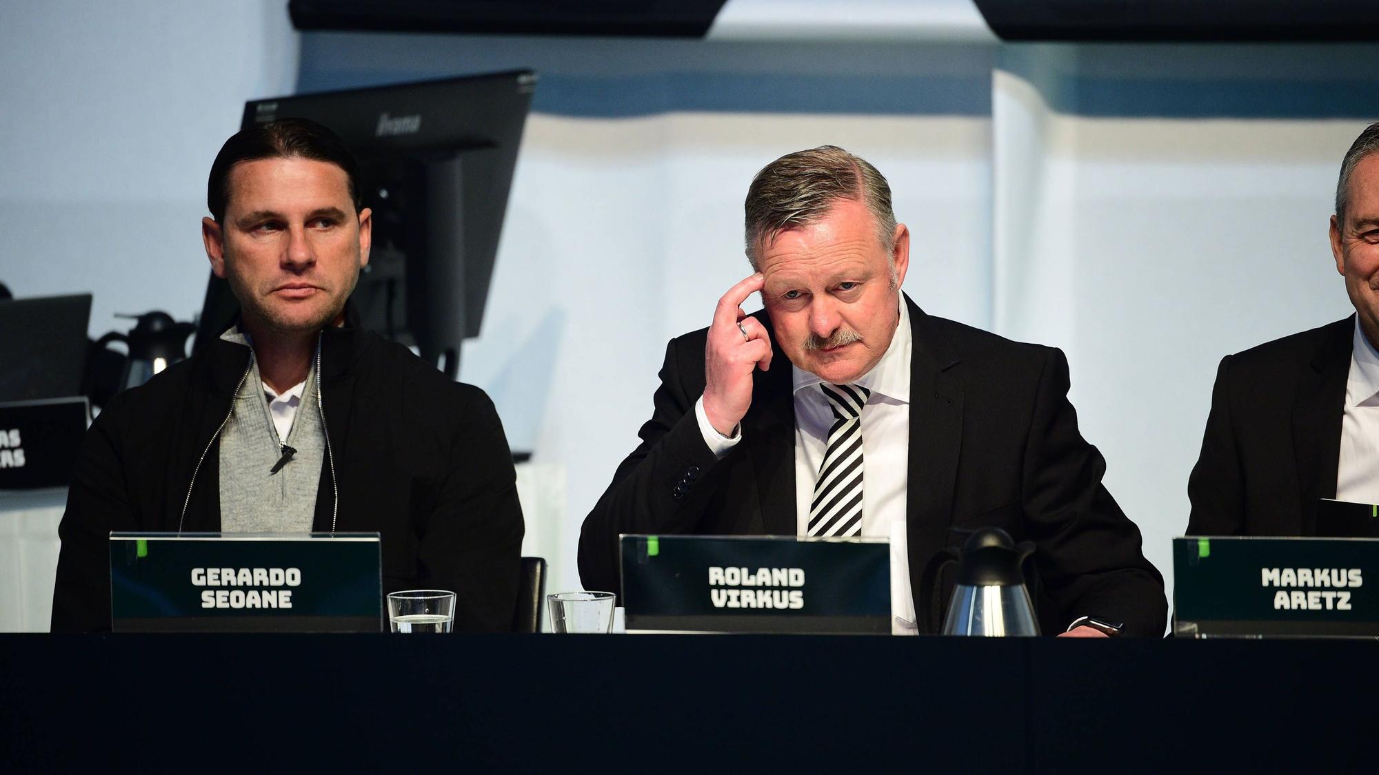 Gerardo Seoane und Roland Virkus bei der Mitgliederversammlung.