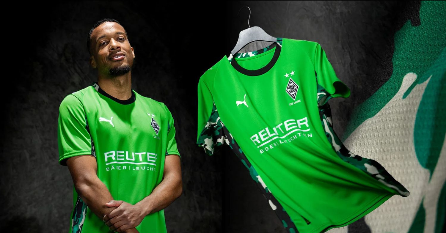 Ein grünes Trikot, getragen von Alassane Plea.