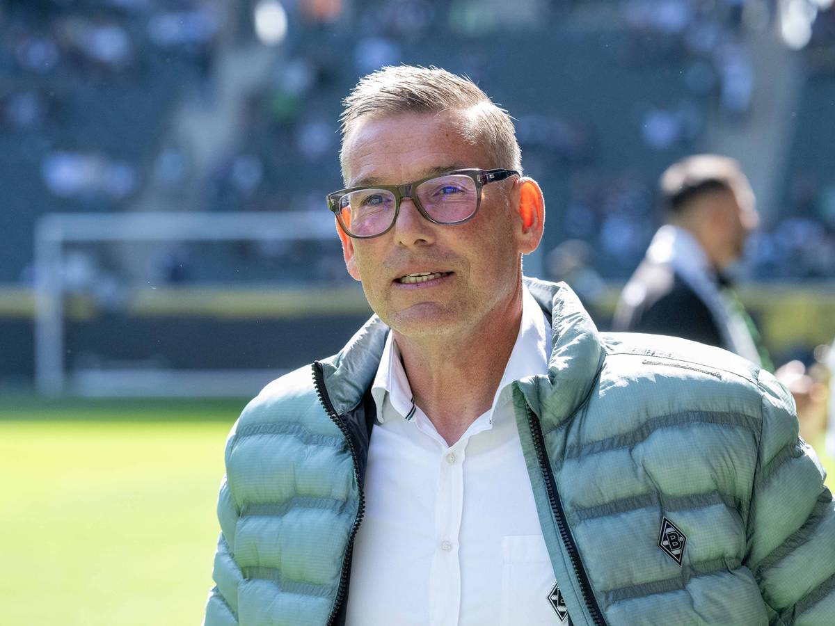 Uwe Kamps am Seitenrand.