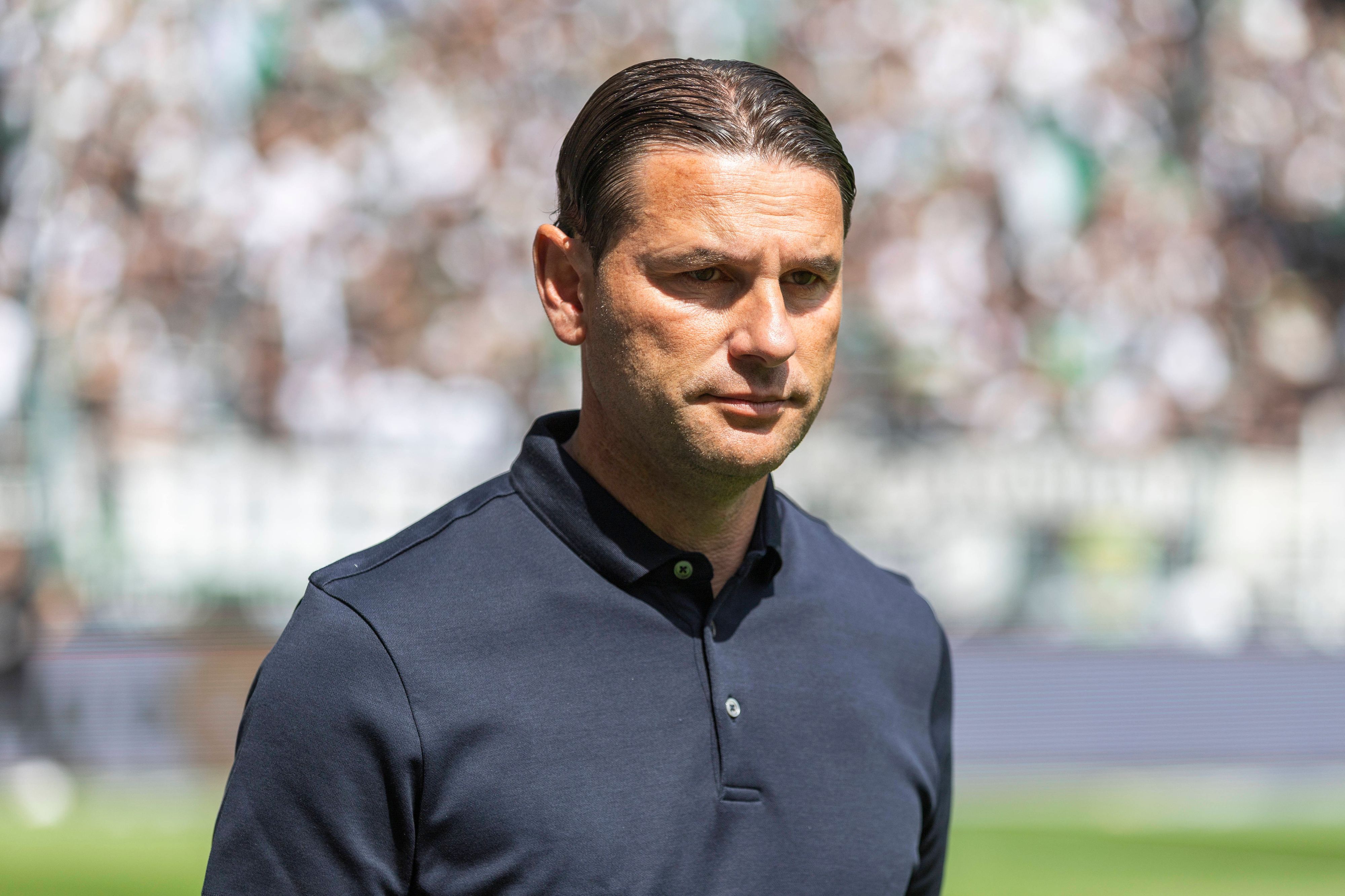 Gerardo Seoane am Seitenrand.