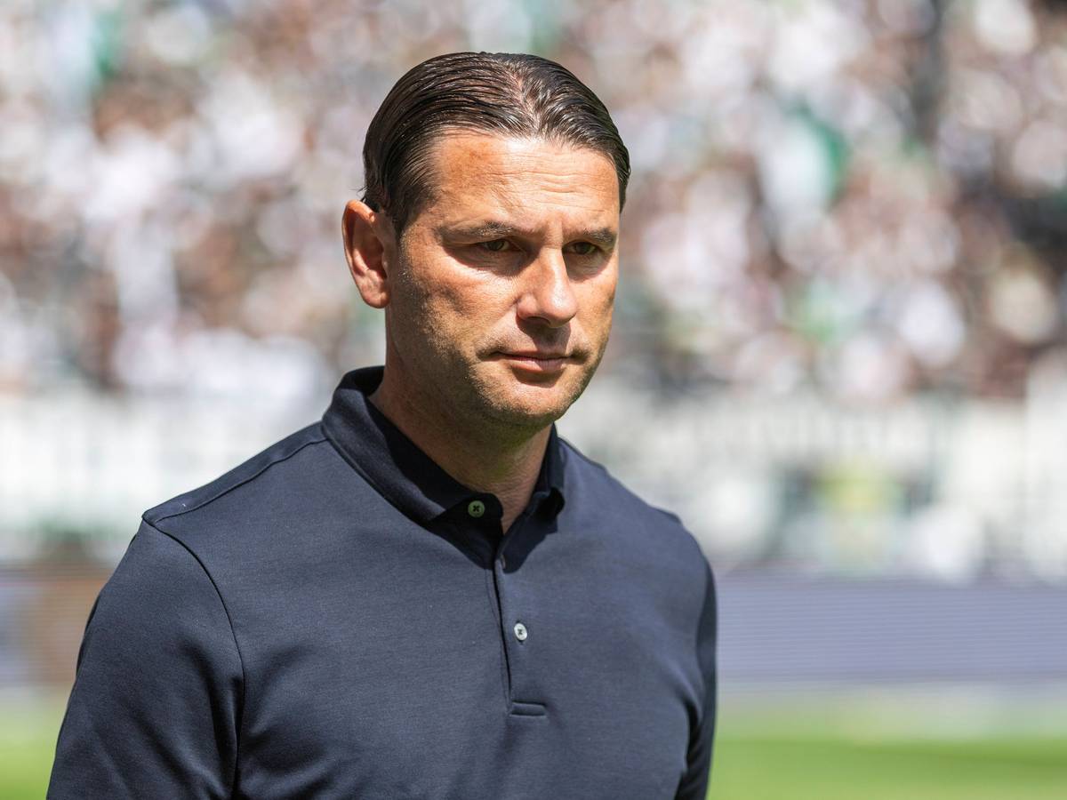 Gerardo Seoane am Seitenrand.