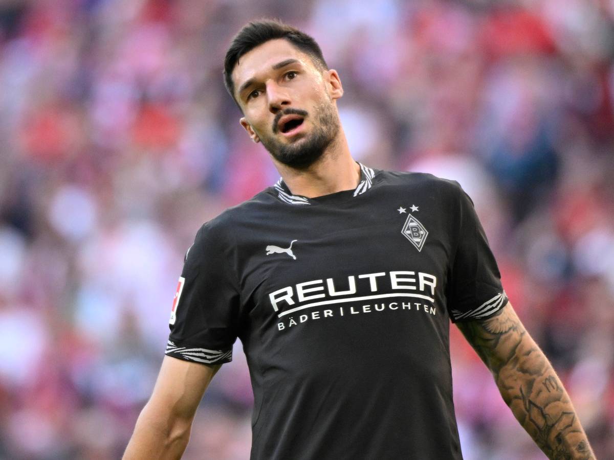 Tim Kleindienst im schwarzen Gladbach-Trikot.
