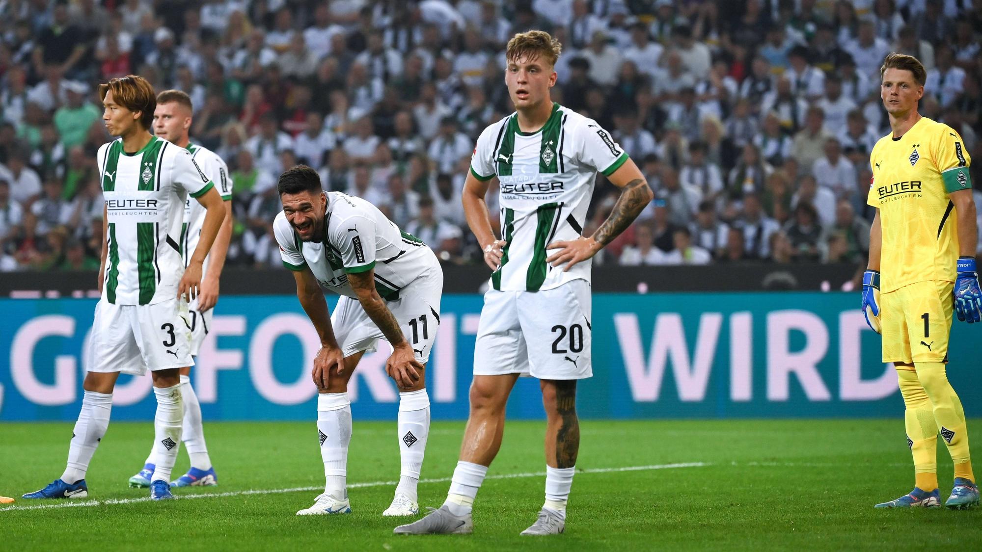 Geknickte Profis von Borussia Mönchengladbach.