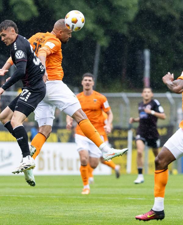 Alemannia Aachen und Viktoria Köln beim Pokalfinale des Mittelrheinpokals.