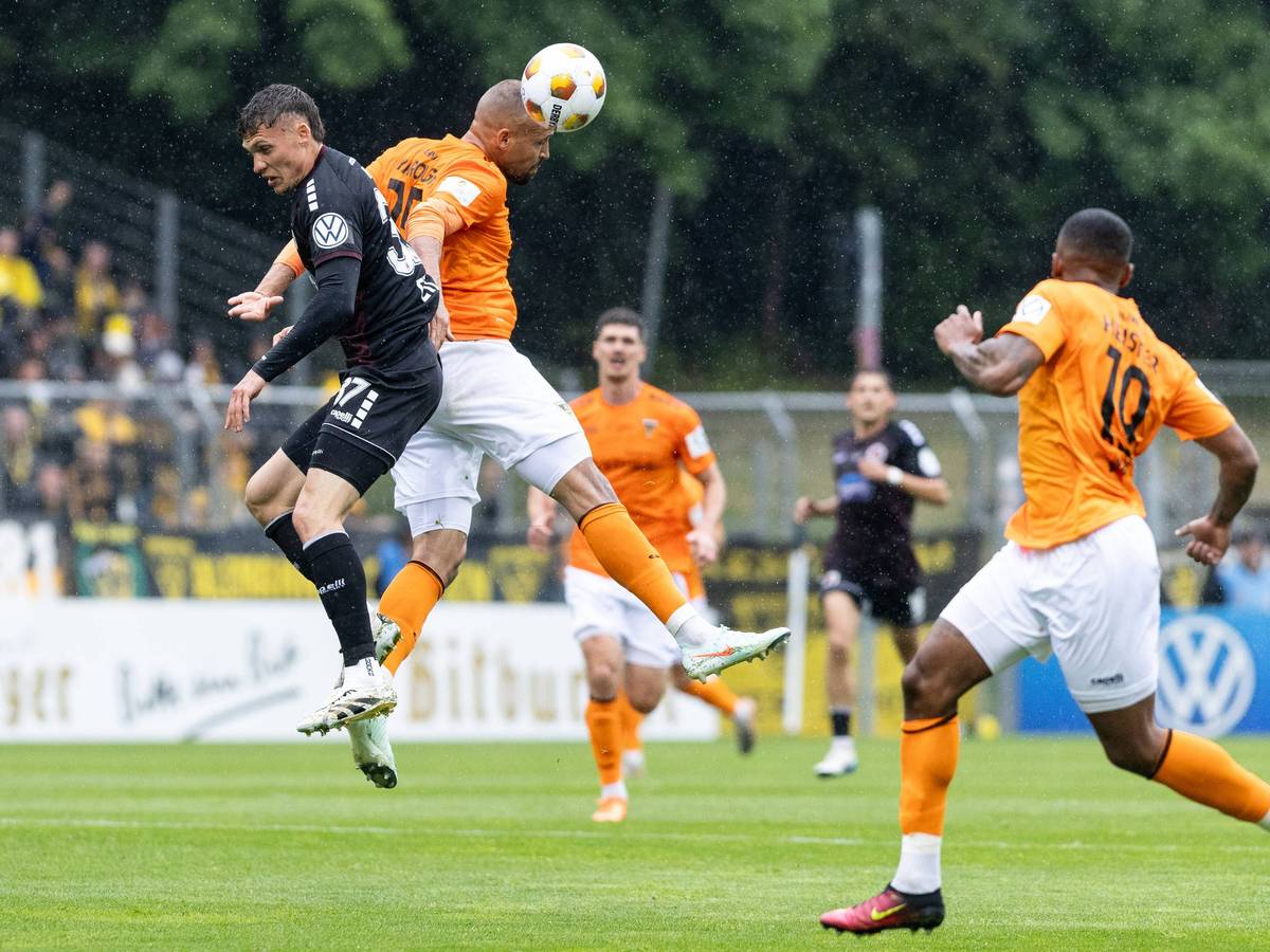 Alemannia Aachen und Viktoria Köln beim Pokalfinale des Mittelrheinpokals.
