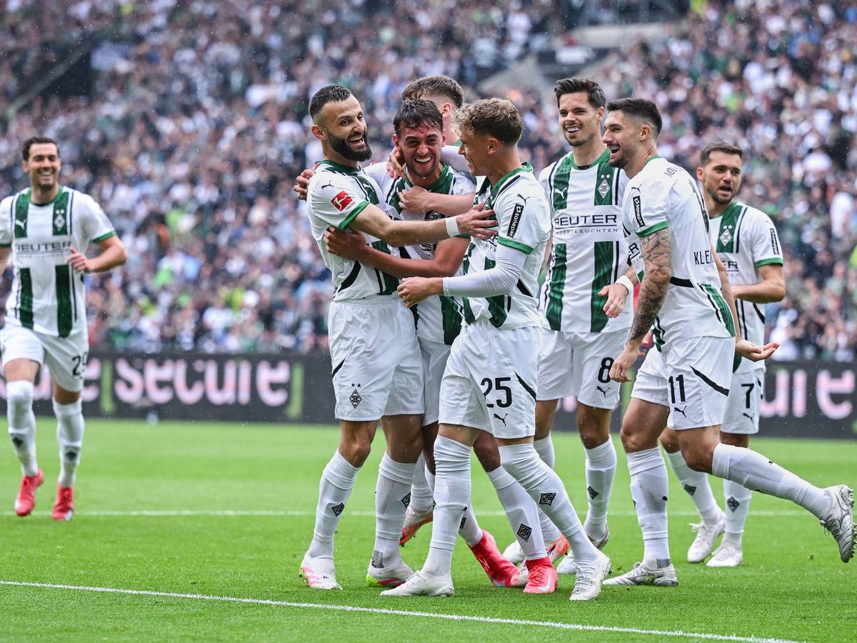 Fabio Chiarodia feiert mit seinen Teamkollegen seinen ersten Bundesliga-Treffer am 3. Mai 2025 gegen die TSG Hoffenheim.