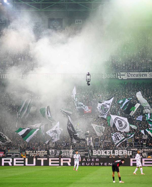 Fankurve am 08. Februar 2025 beim Duell gegen den SC Freiburg.