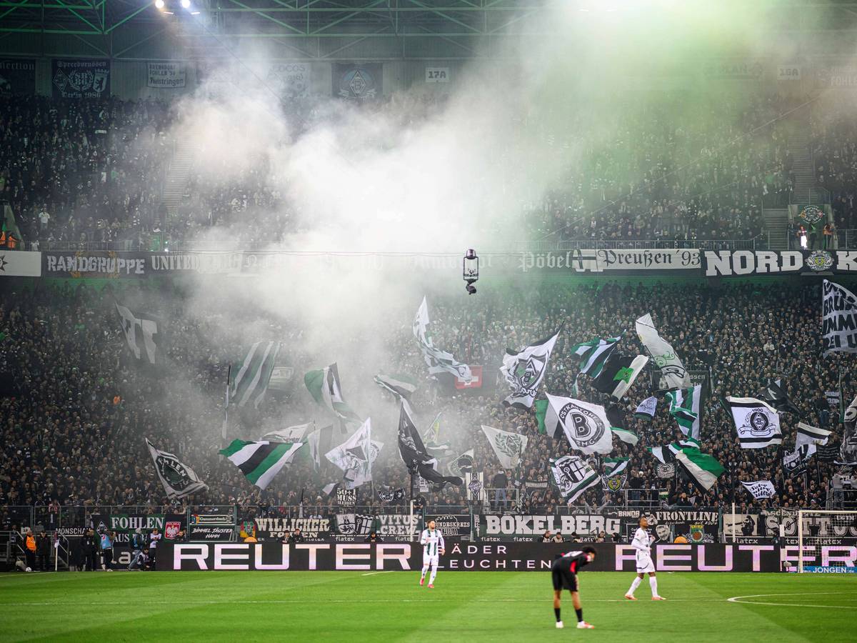 Fankurve am 08. Februar 2025 beim Duell gegen den SC Freiburg.