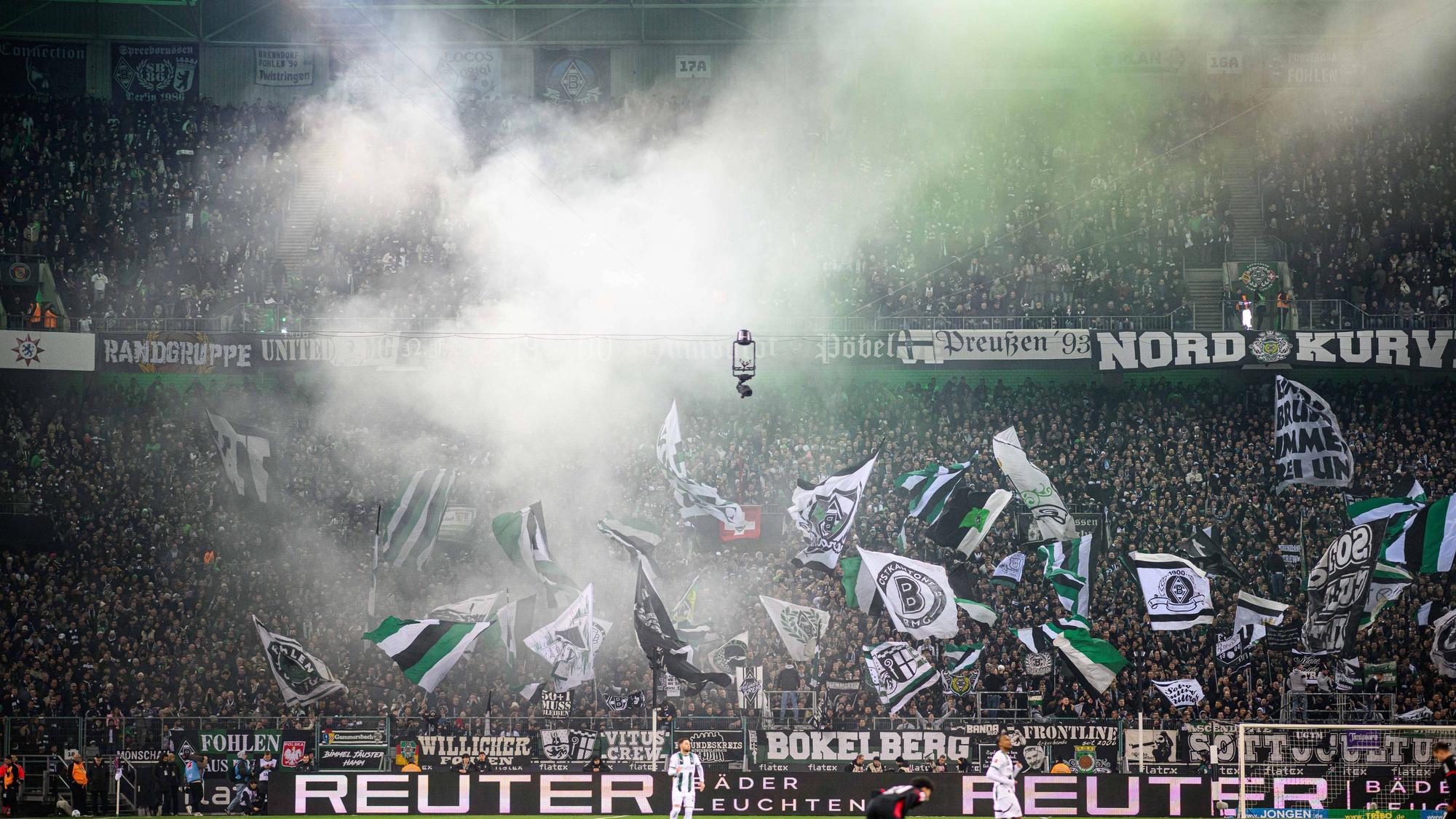Fankurve am 08. Februar 2025 beim Duell gegen den SC Freiburg.