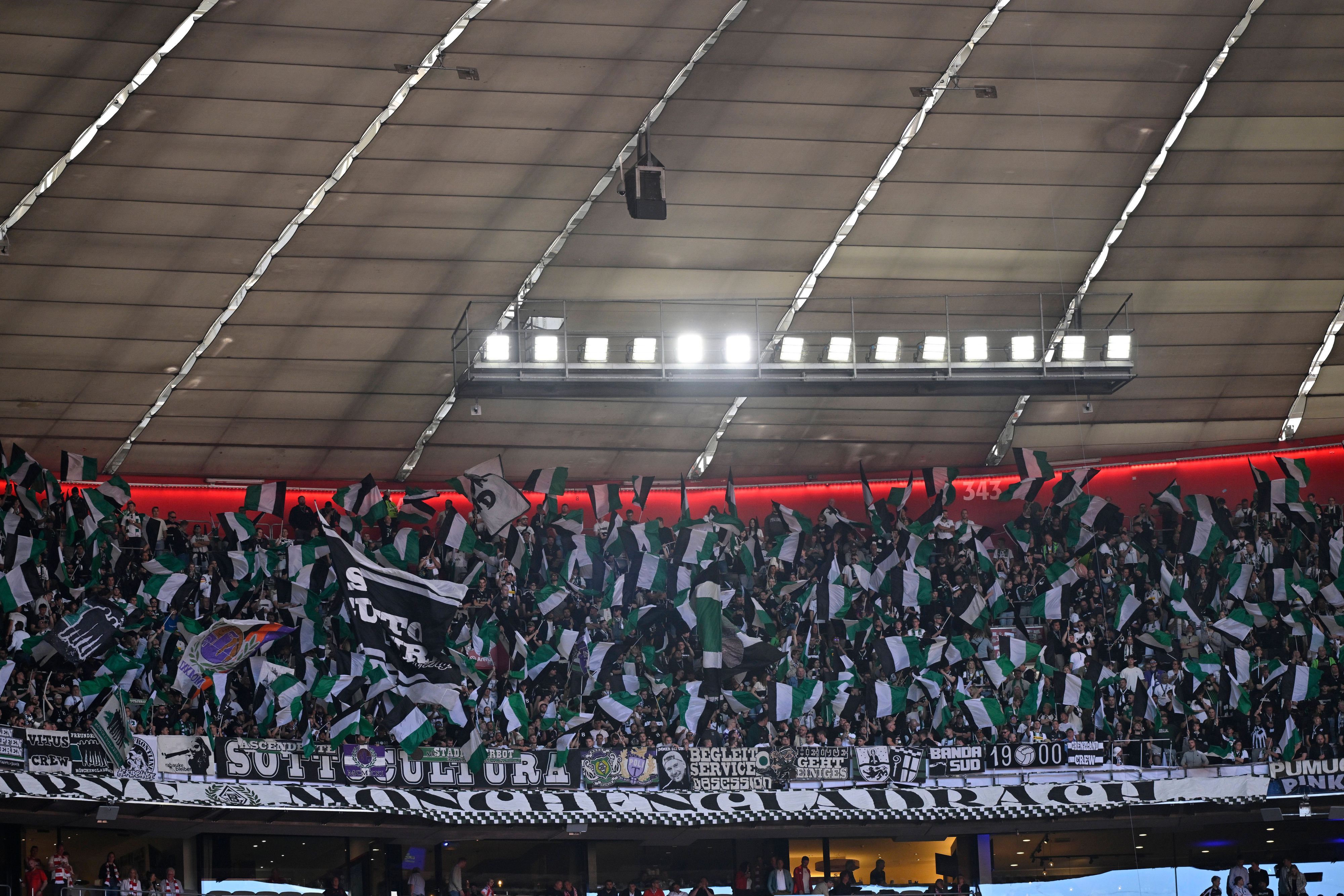 Gladbach-Fans unter dem Dach der Allianz-Arena.