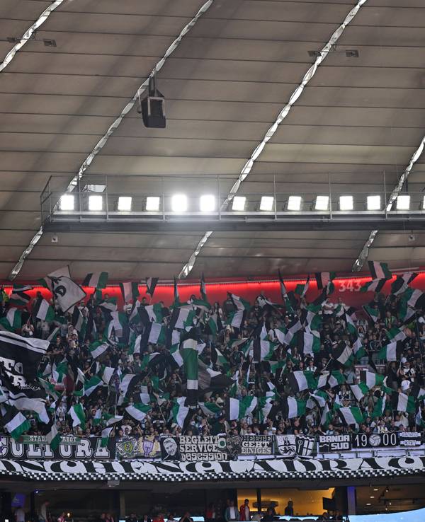 Gladbach-Fans unter dem Dach der Allianz-Arena.