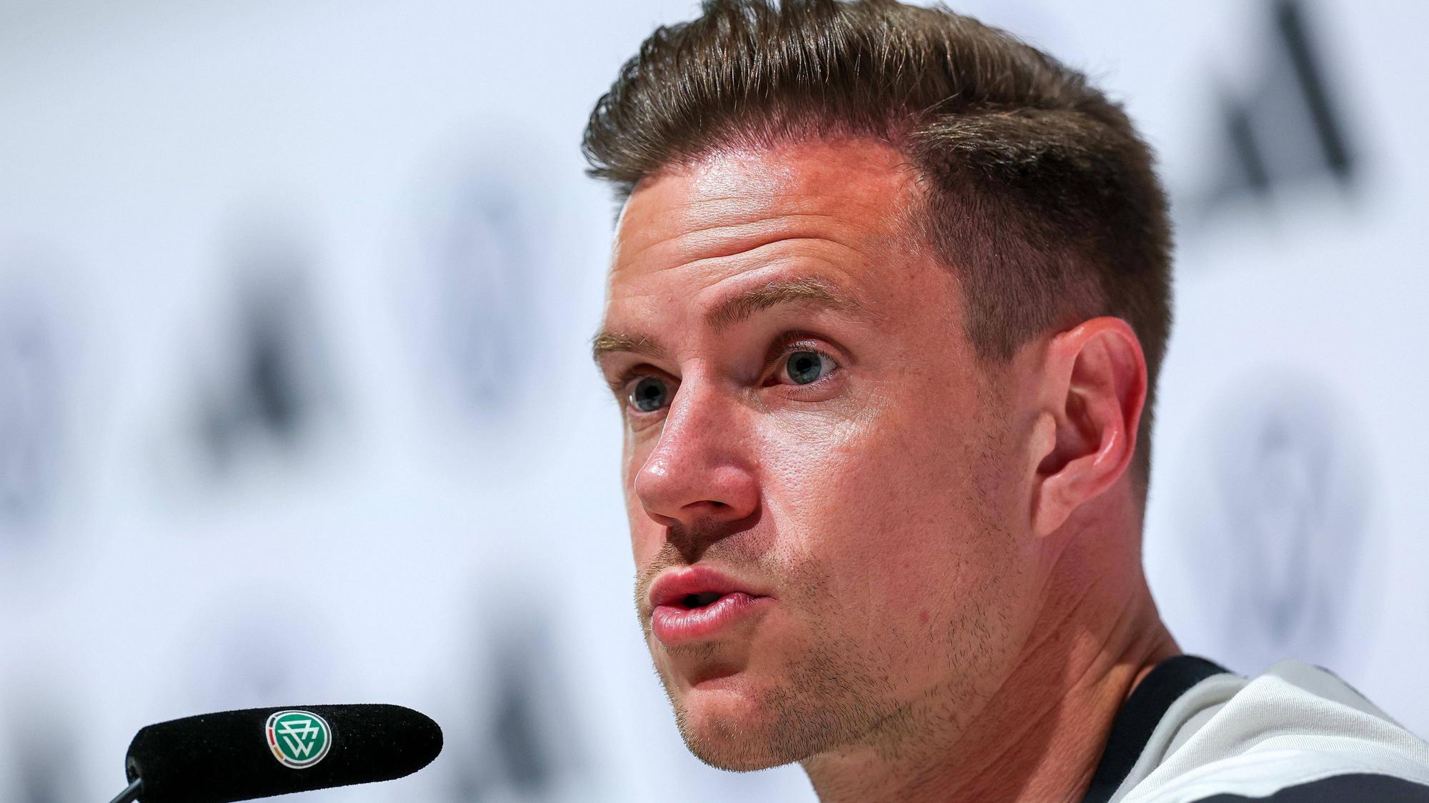 Marc-André ter Stegen auf einer Pressekonferenz.
