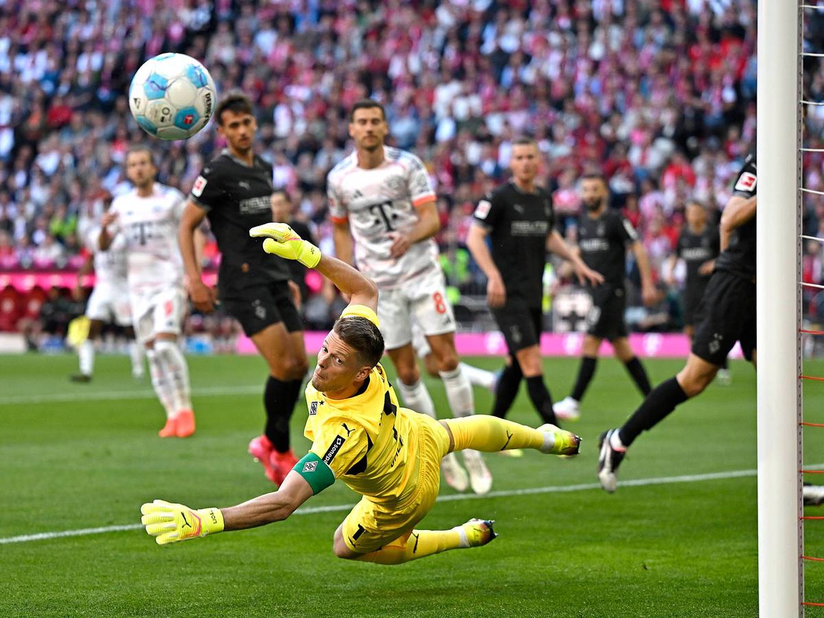 Gladbach-Keeper Jonas Omlin.